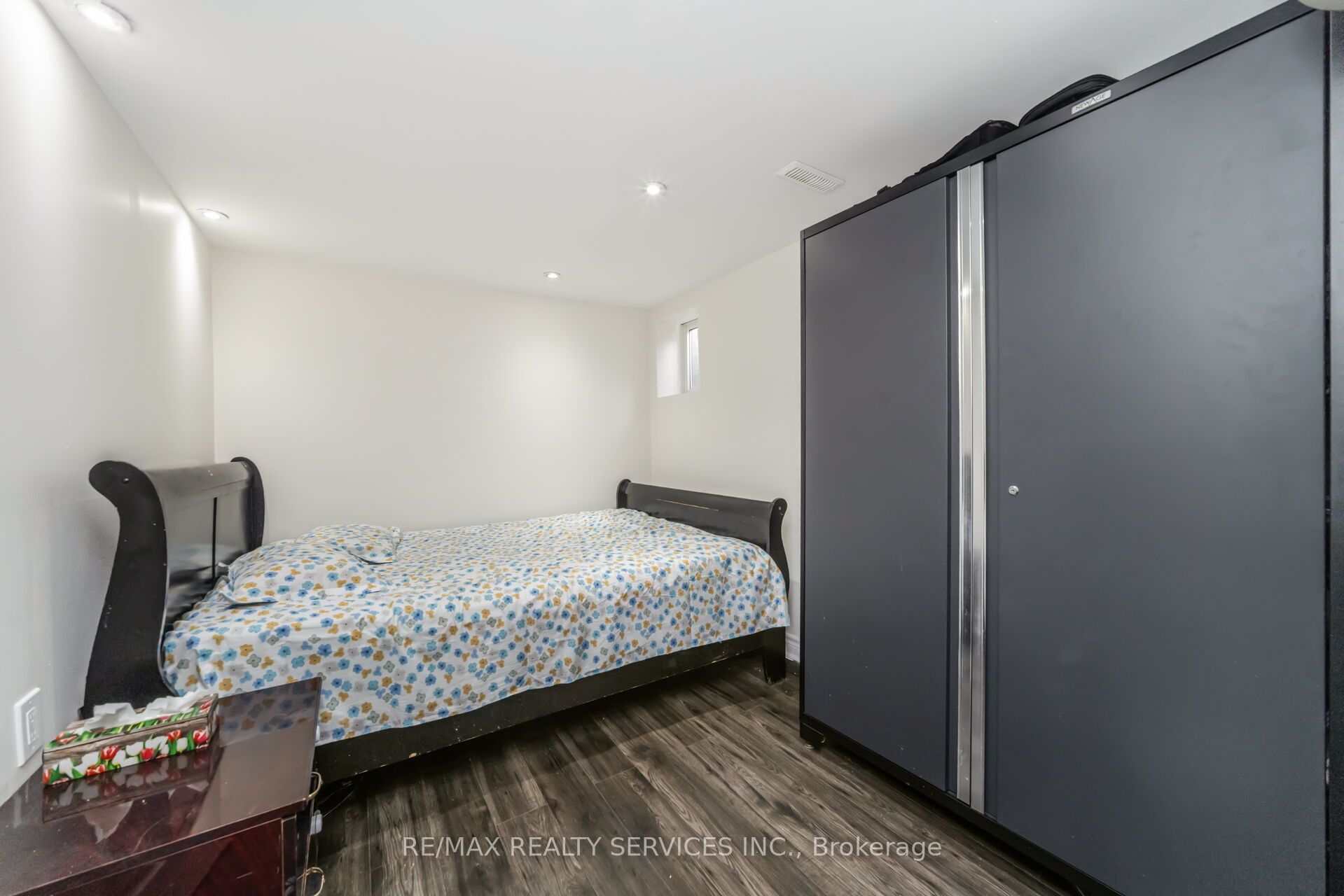 11 Juliette Square Property Photo 35