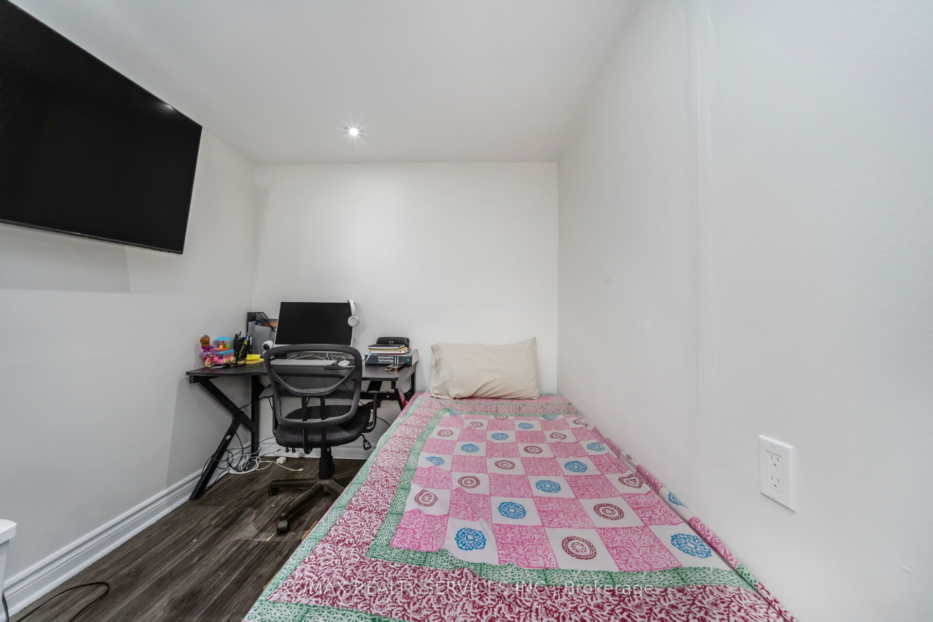11 Juliette Square Property Photo 38