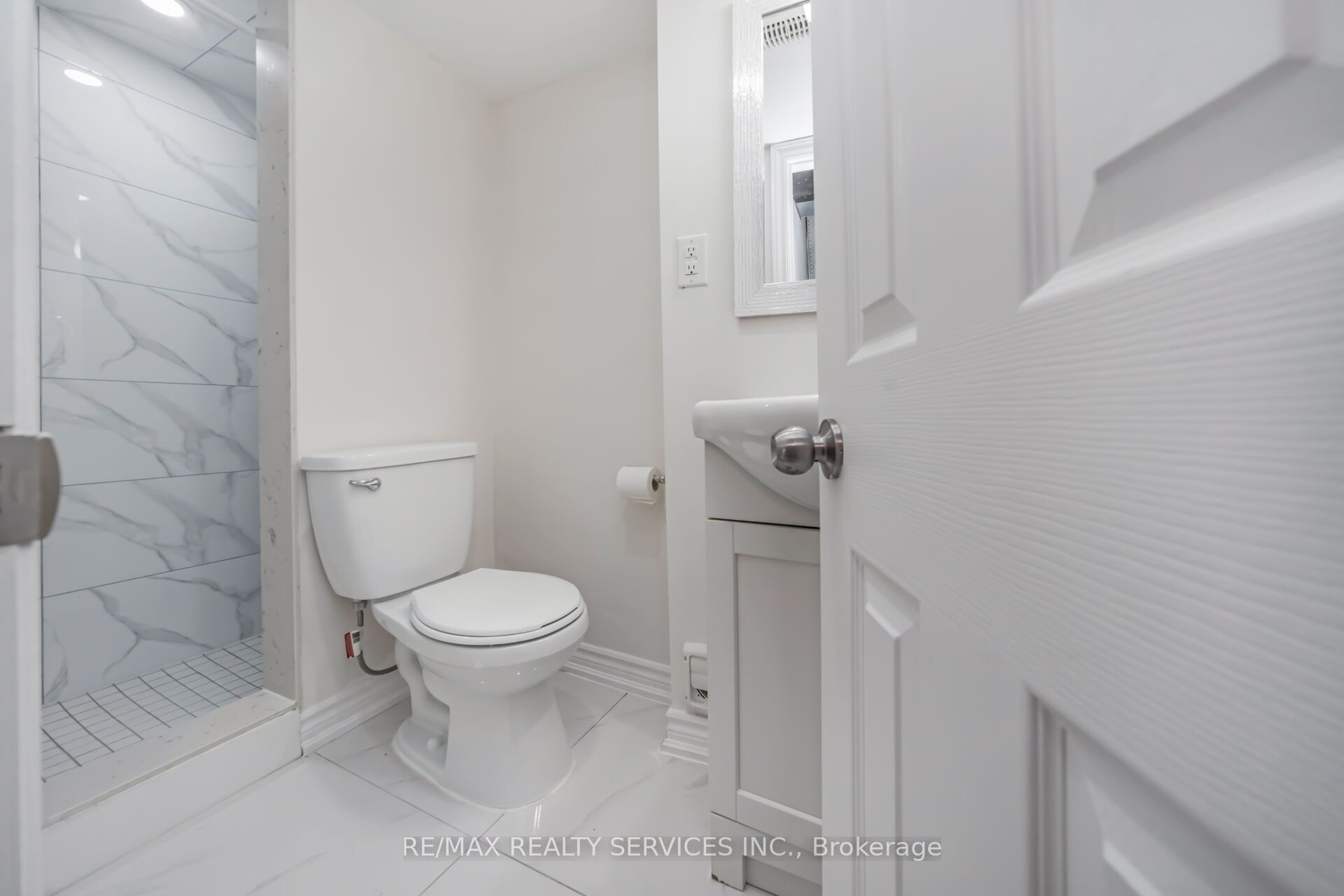 11 Juliette Square Property Photo 40