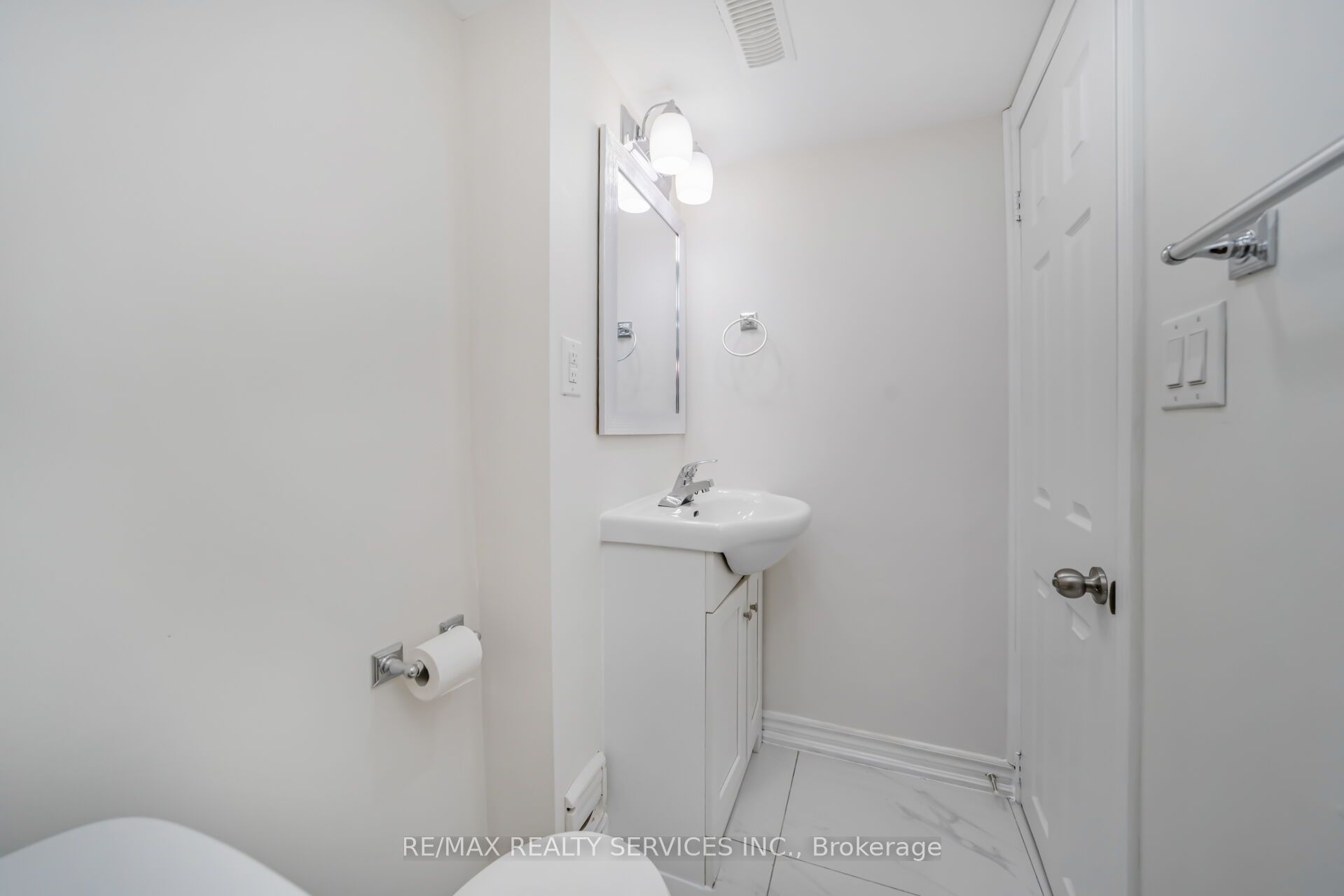 11 Juliette Square Property Photo 41