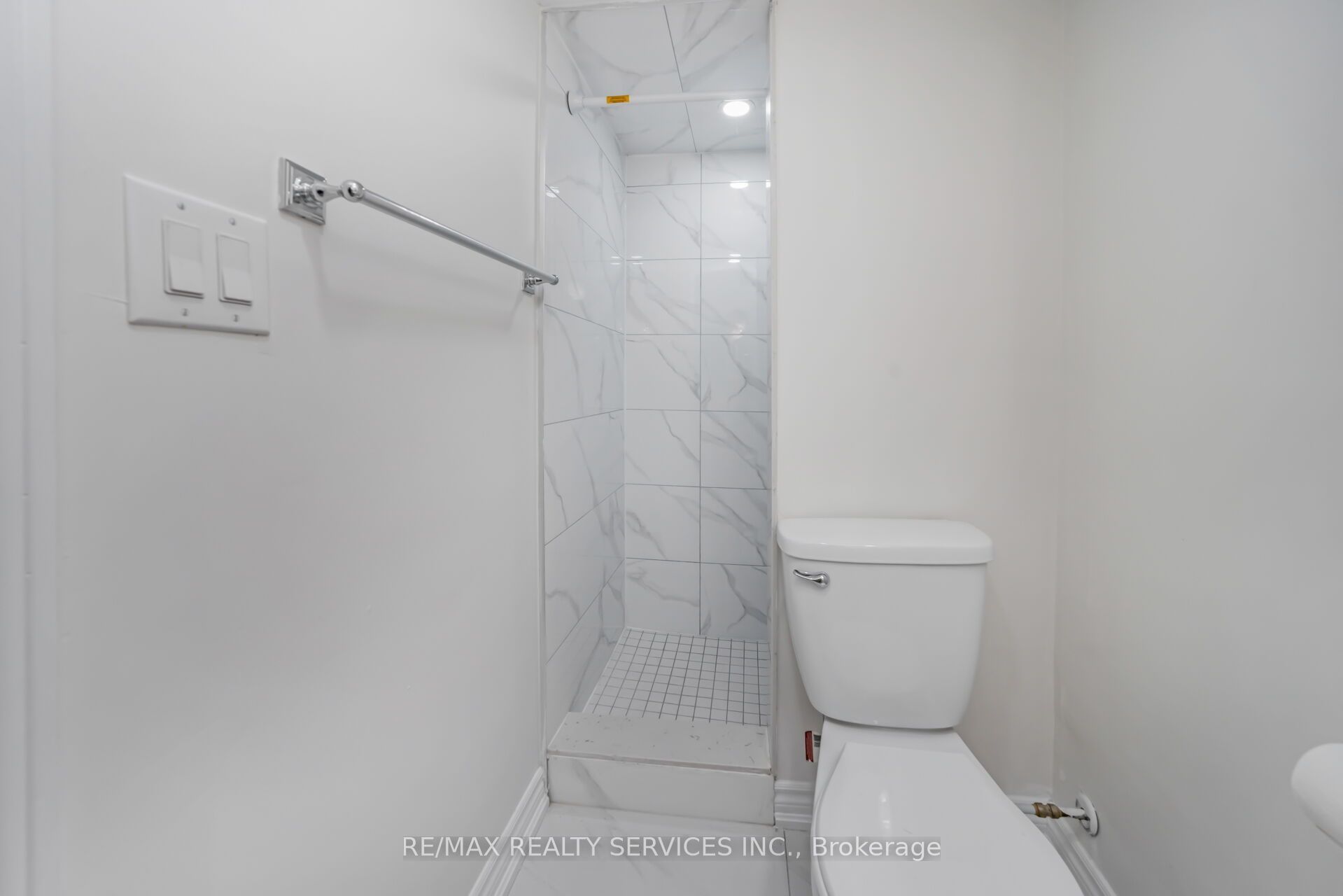 11 Juliette Square Property Photo 42