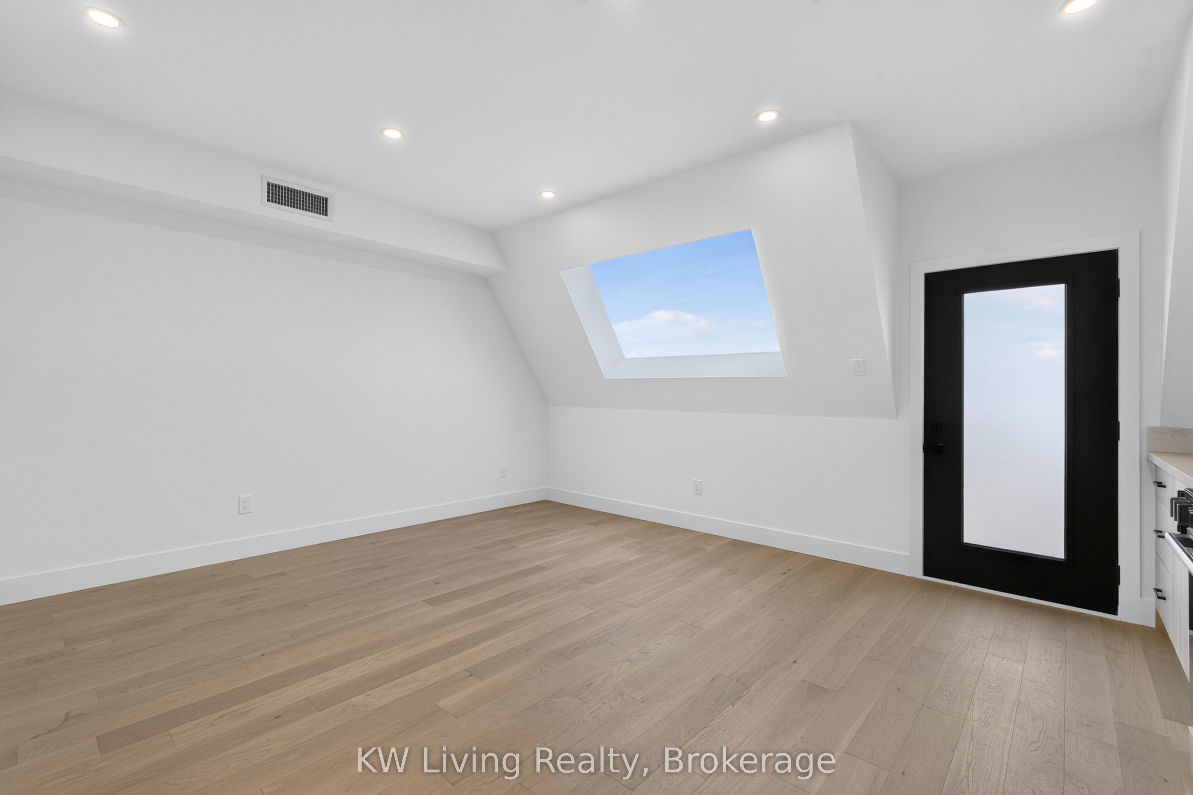 96 Belgravia Avenue Property Photo 6