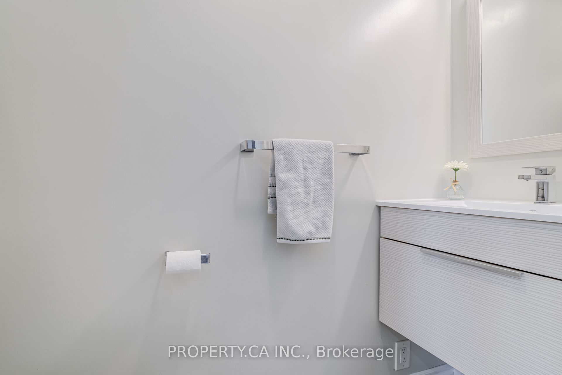 1050 Bristol Road W 45 Property Photo 14