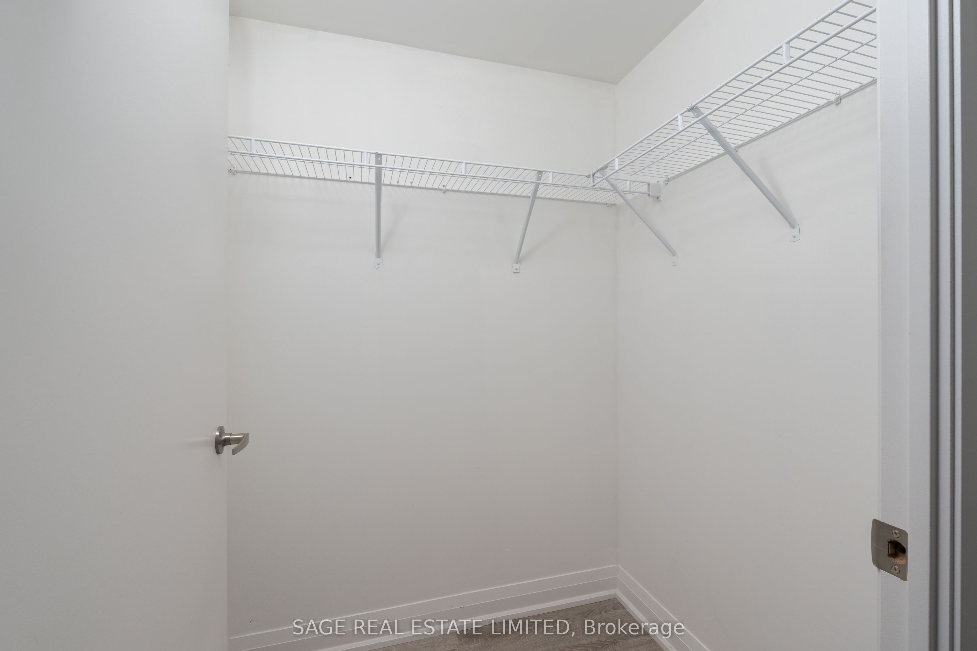 10 Gibbs Road 625 Property Photo 8