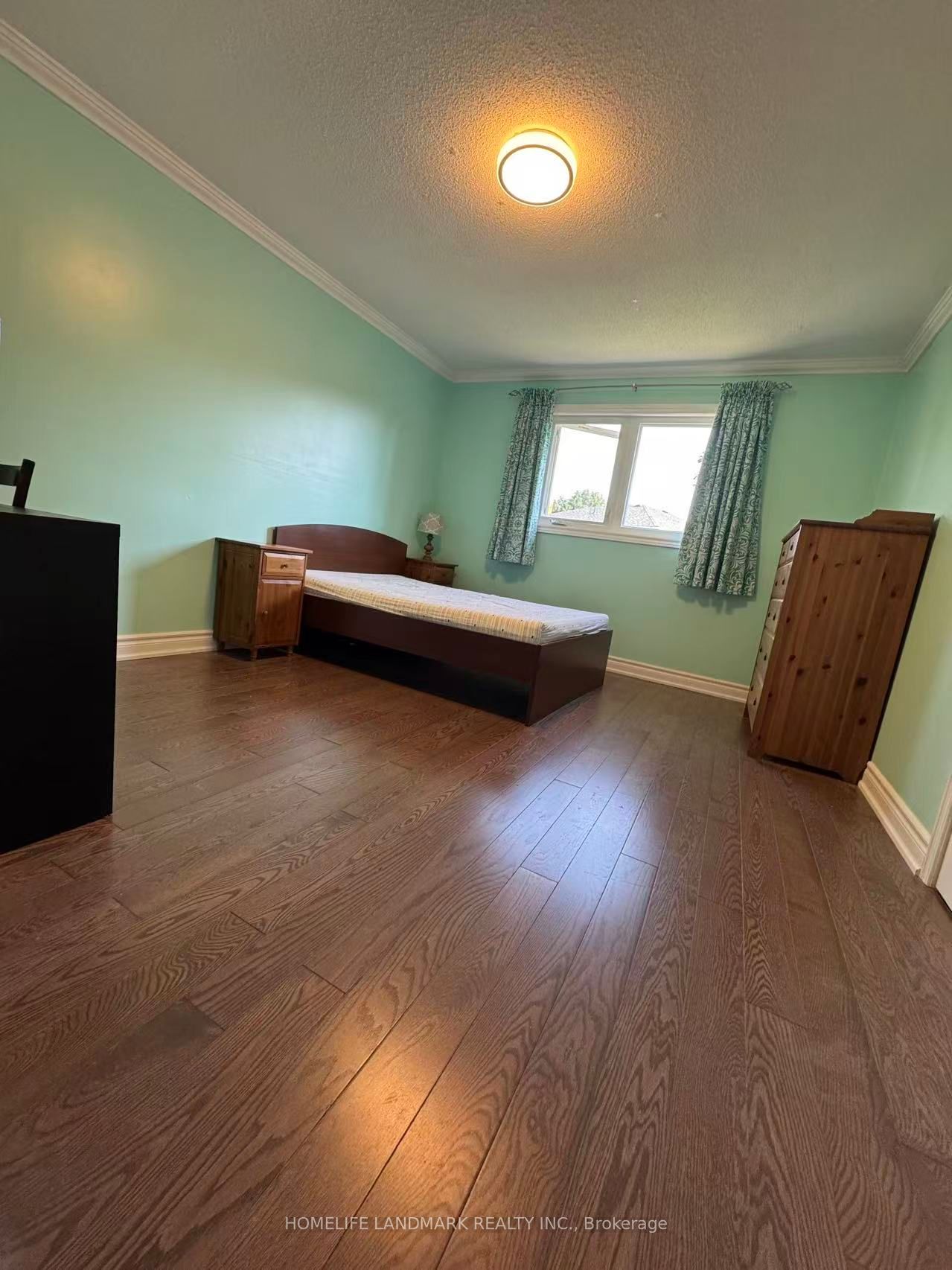 279 River Oaks Boulevard W Property Photo 3