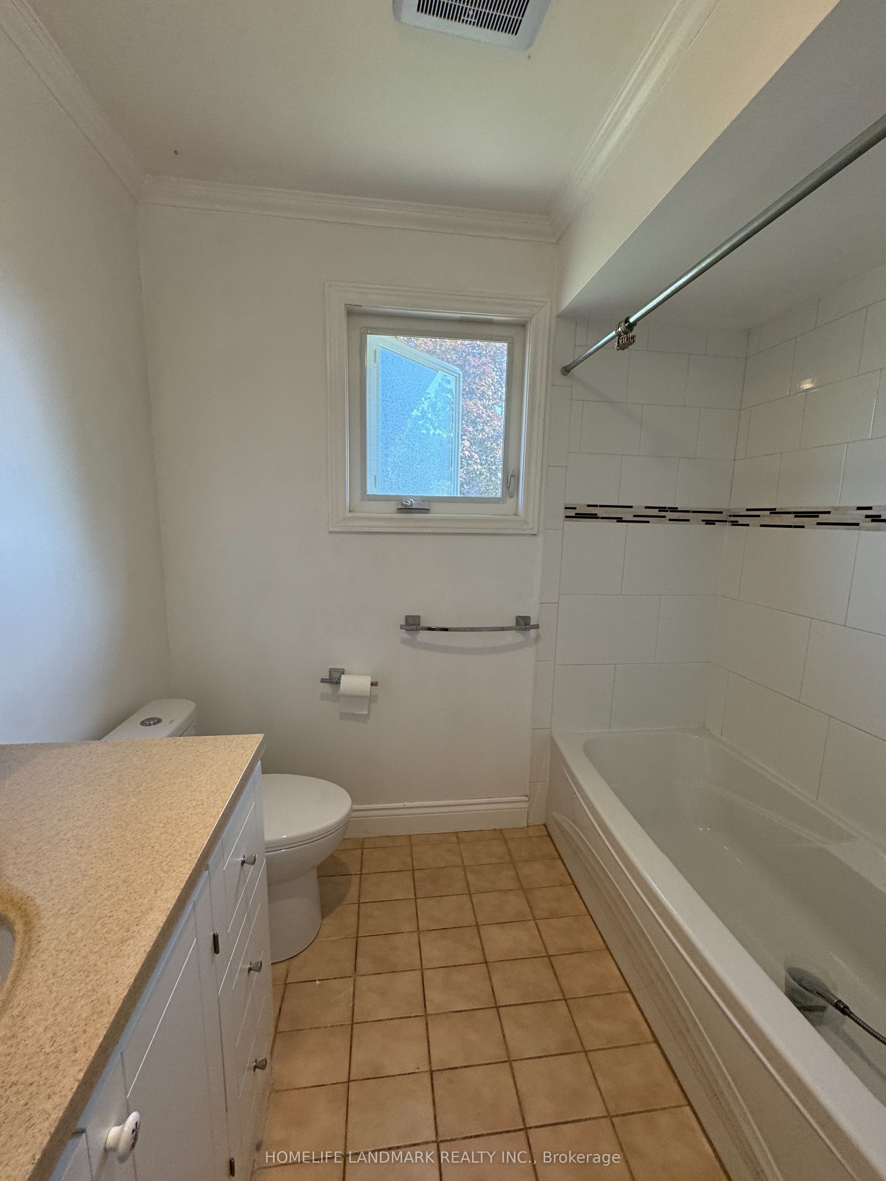279 River Oaks Boulevard W Property Photo 5