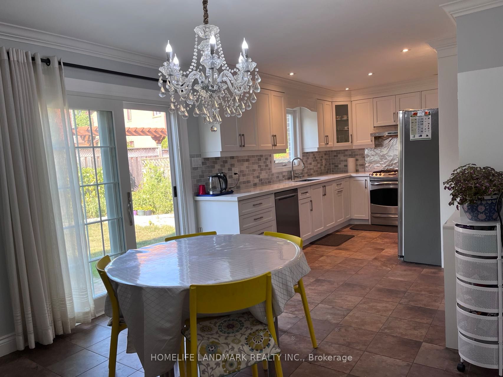 279 River Oaks Boulevard W Property Photo 8