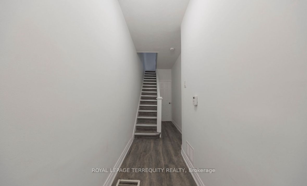 185 Laughton Avenue Upper Property Photo 6