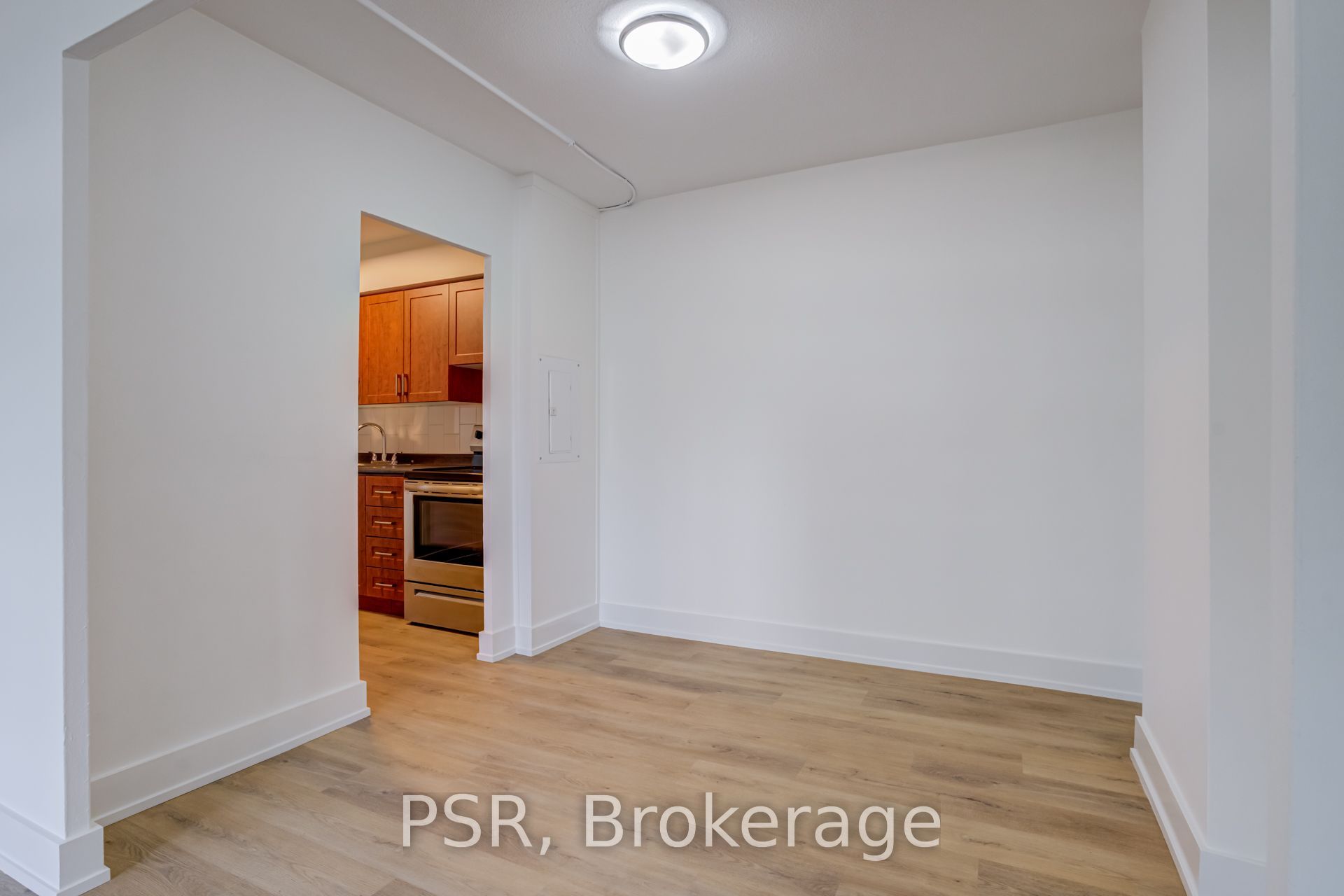 240 Markland Drive 105 Property Photo 6