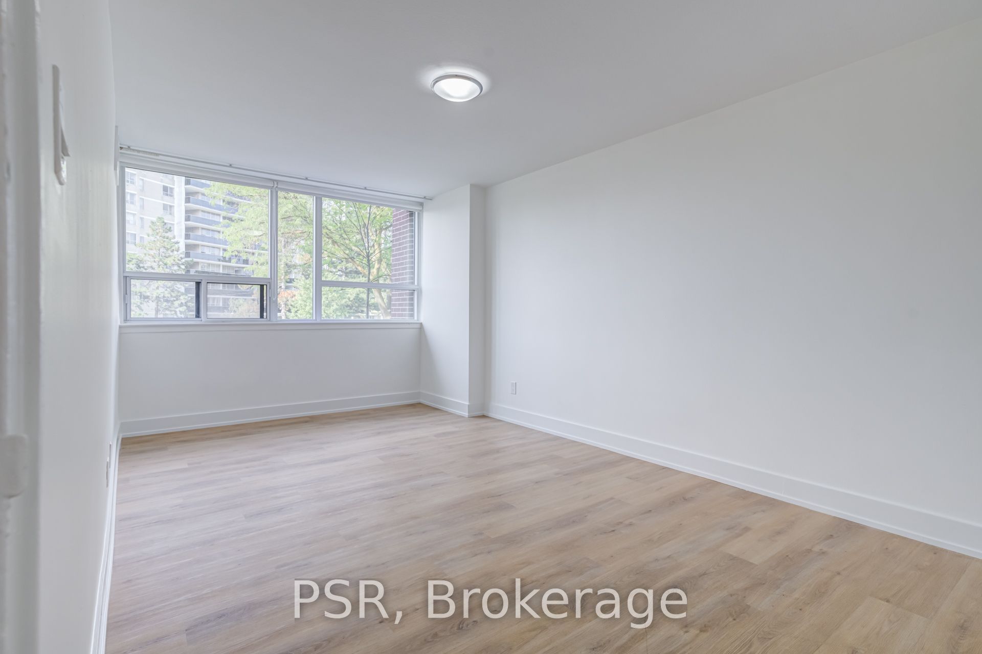 240 Markland Drive 105 Property Photo 10