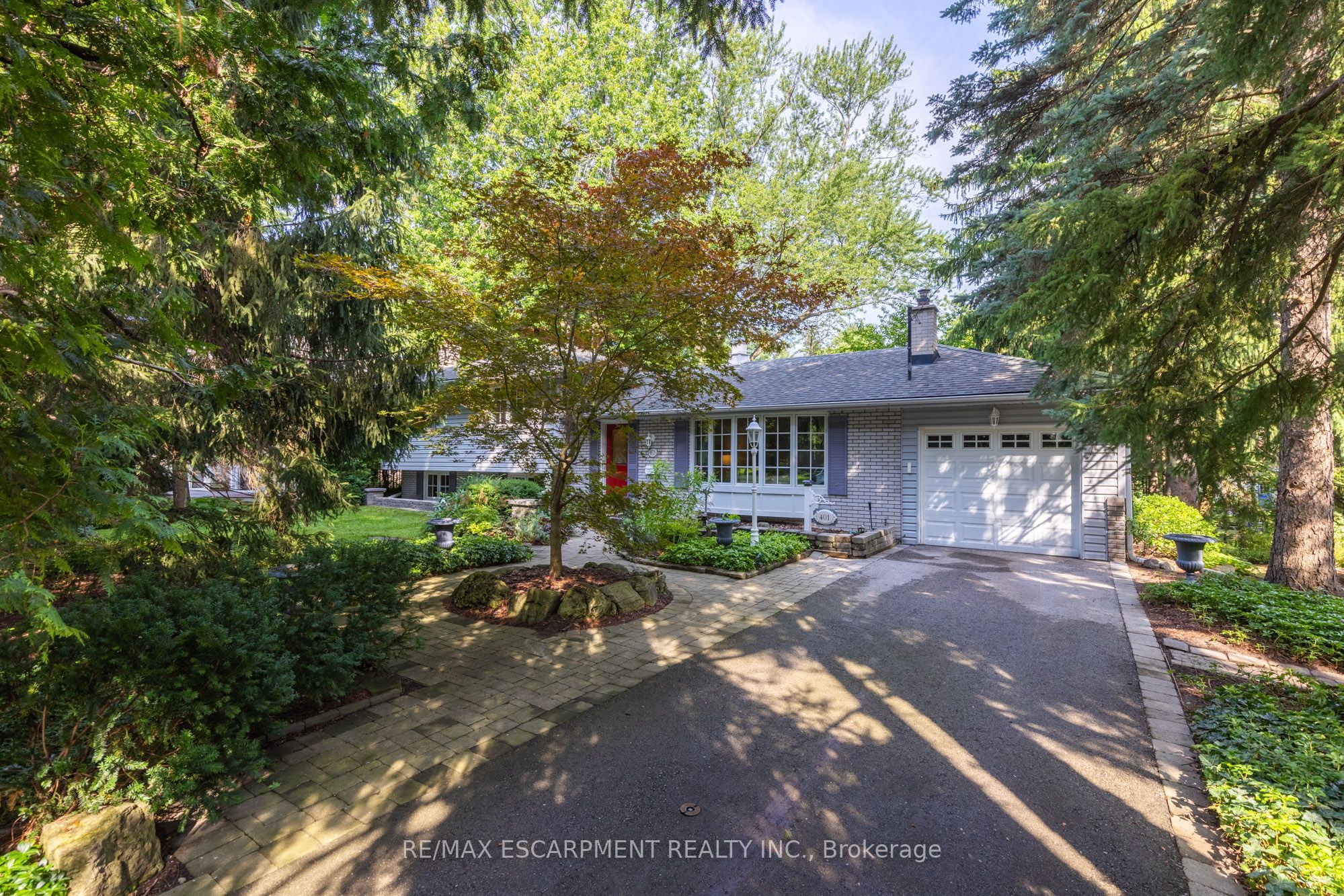 401 Cairncroft Road Property Photo 1