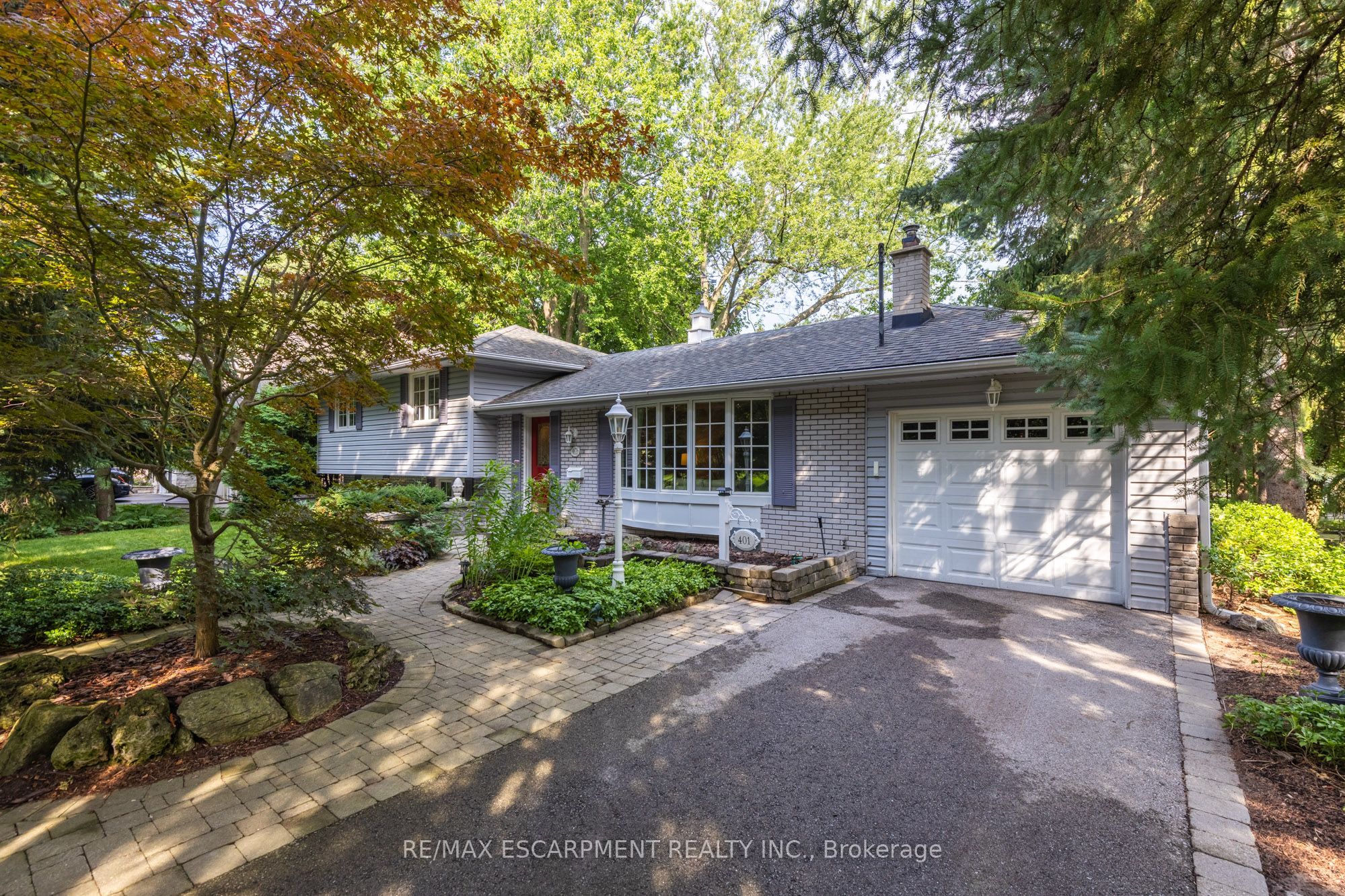 401 Cairncroft Road Property Photo 2