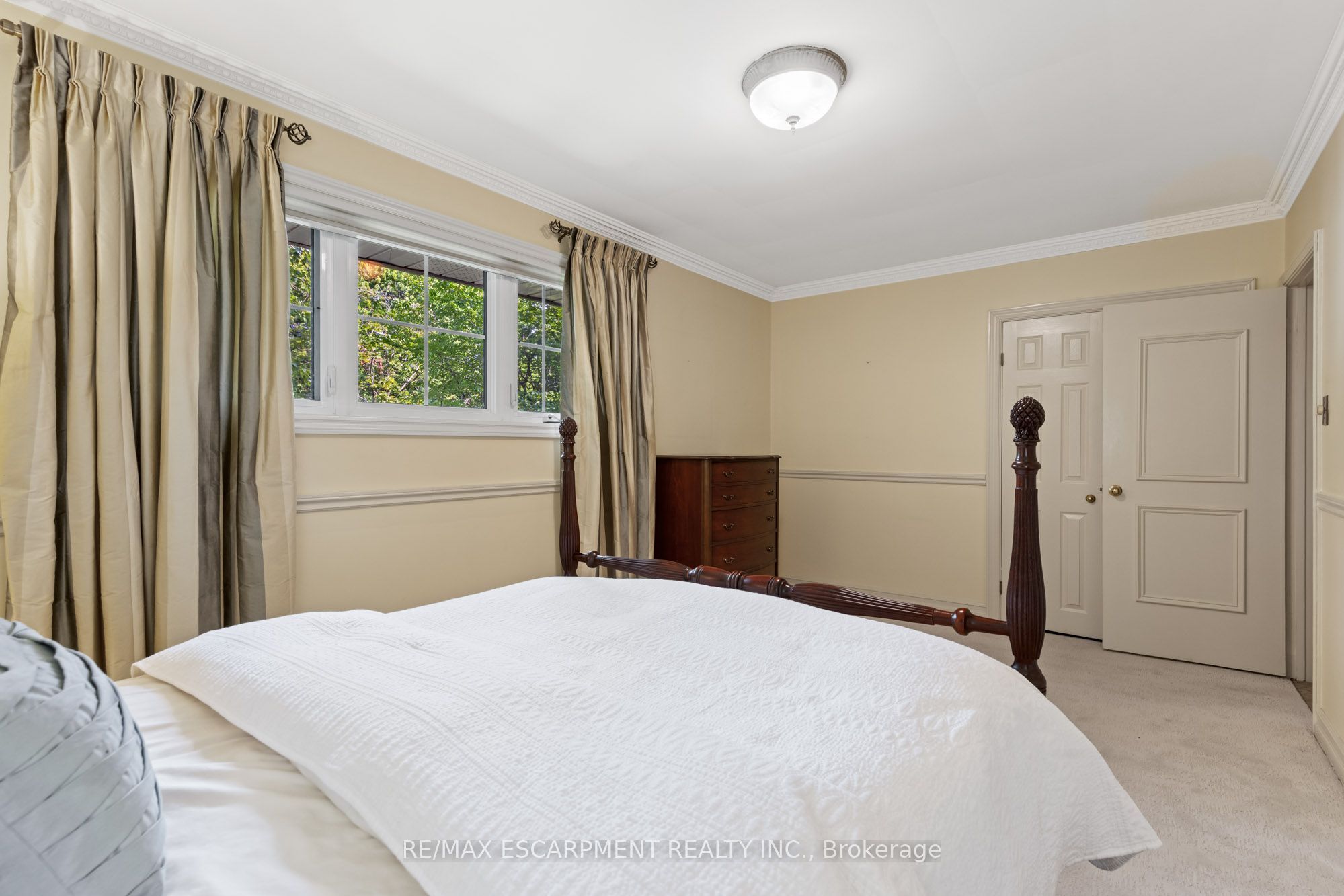 401 Cairncroft Road Property Photo 14