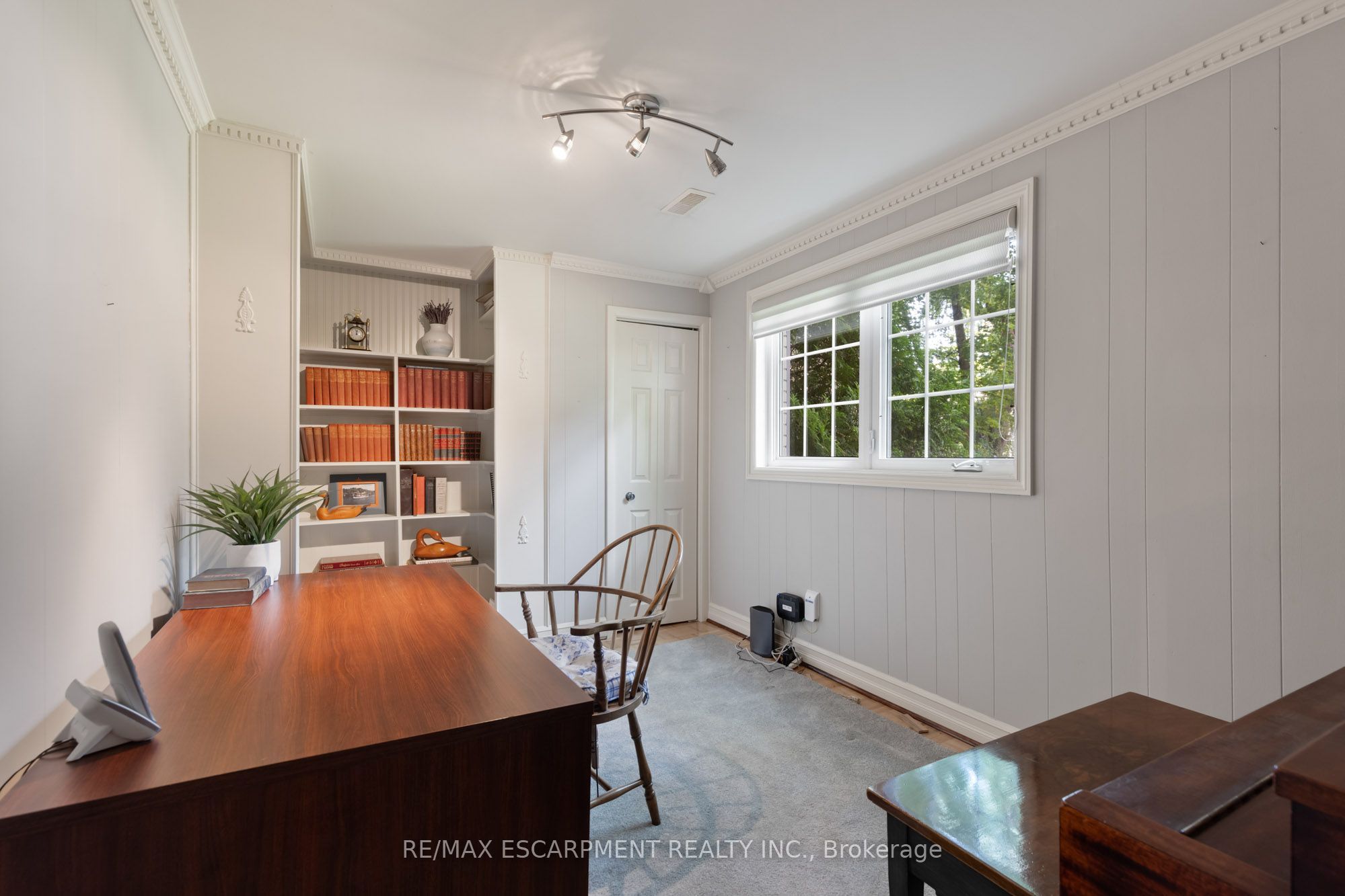 401 Cairncroft Road Property Photo 21
