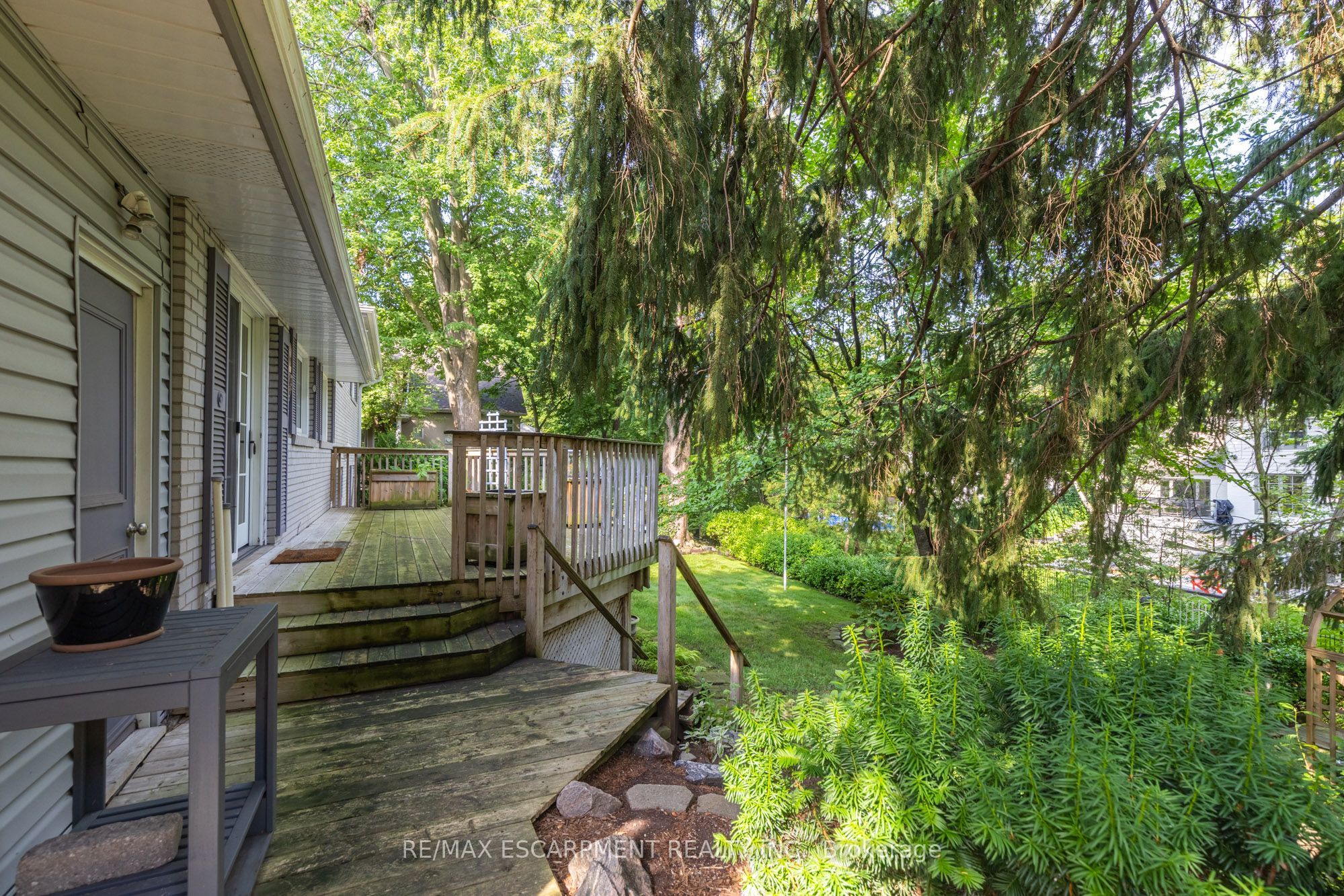 401 Cairncroft Road Property Photo 23