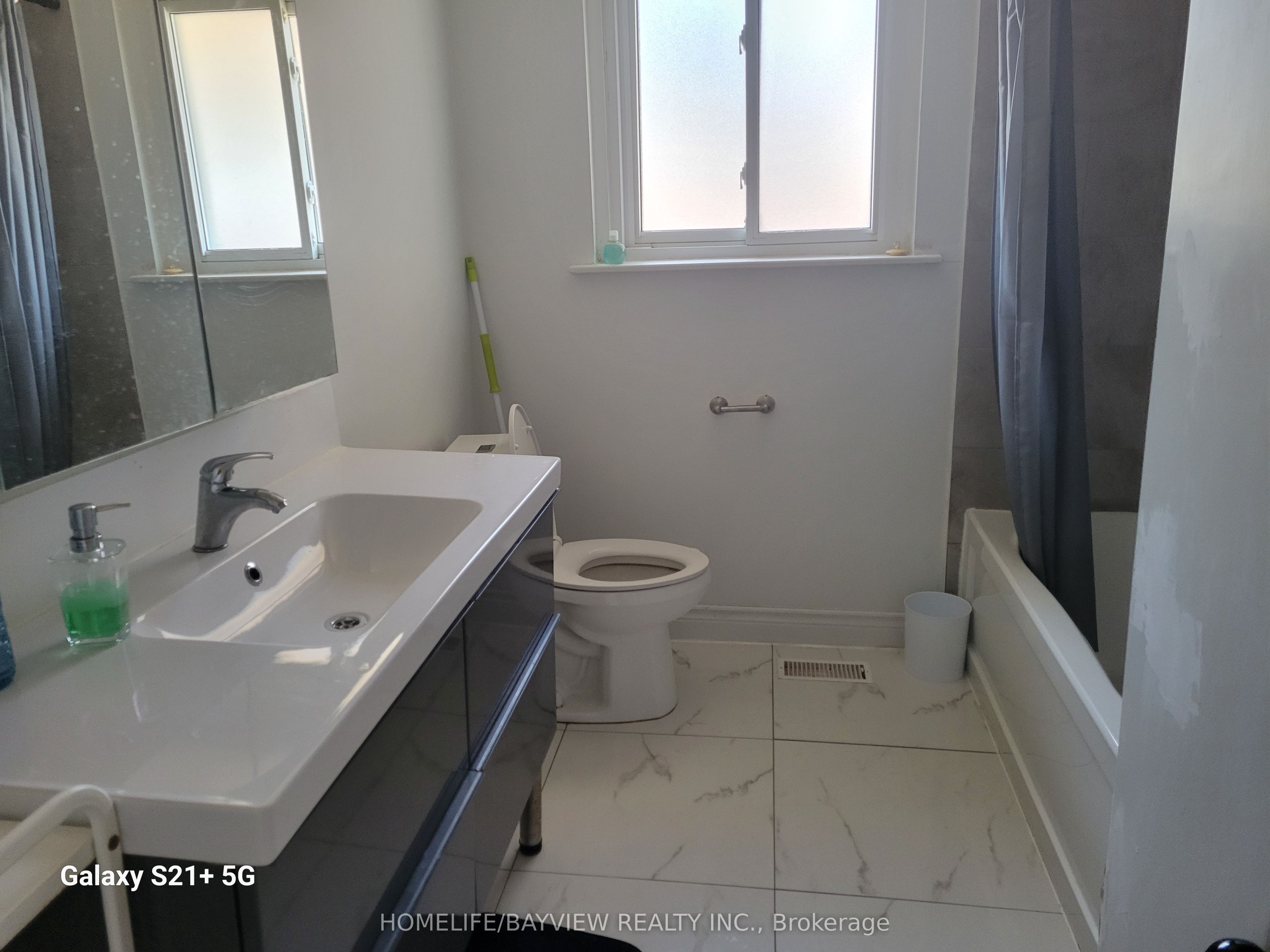 68 Broadoaks(main Floor Only) Drive Property Photo 14