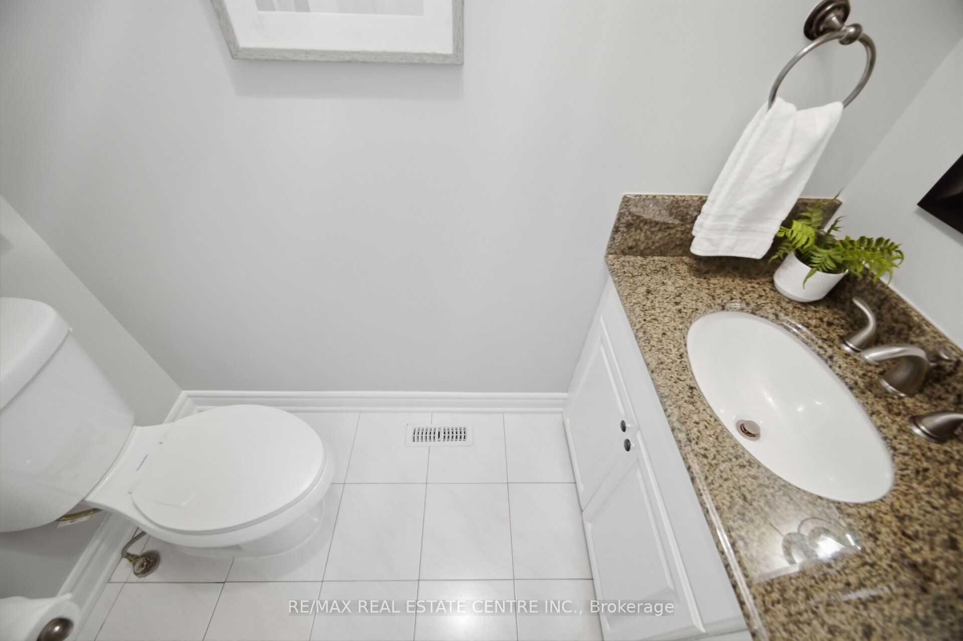 1558 Highbrook Avenue Property Photo 15