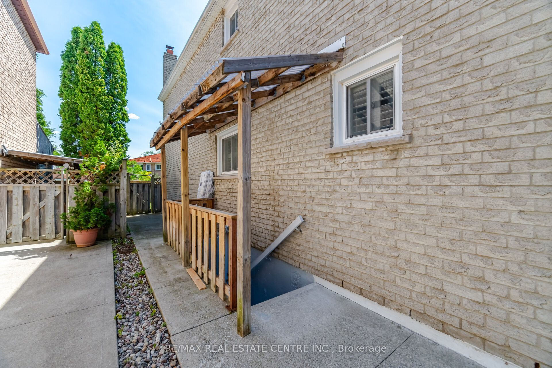 1558 Highbrook Avenue Property Photo 29