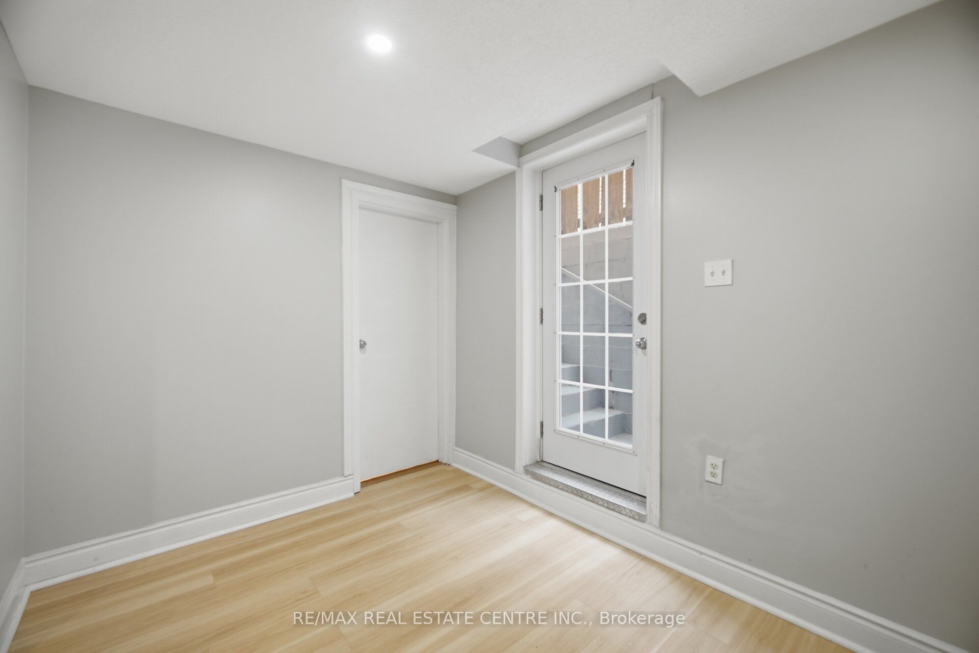 1558 Highbrook Avenue Property Photo 34