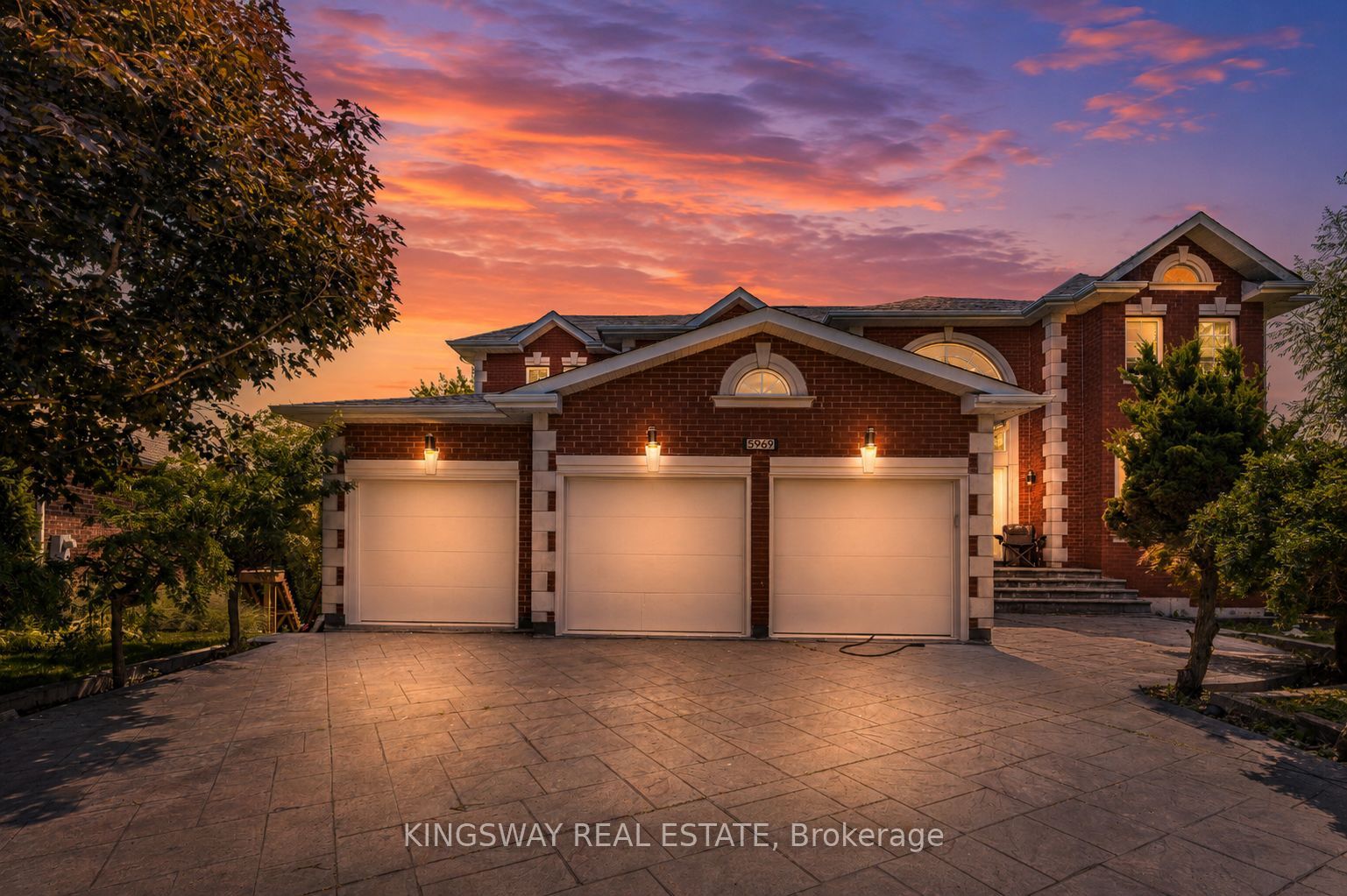 5969 RAYSHAW Crescent E Property Photo 1