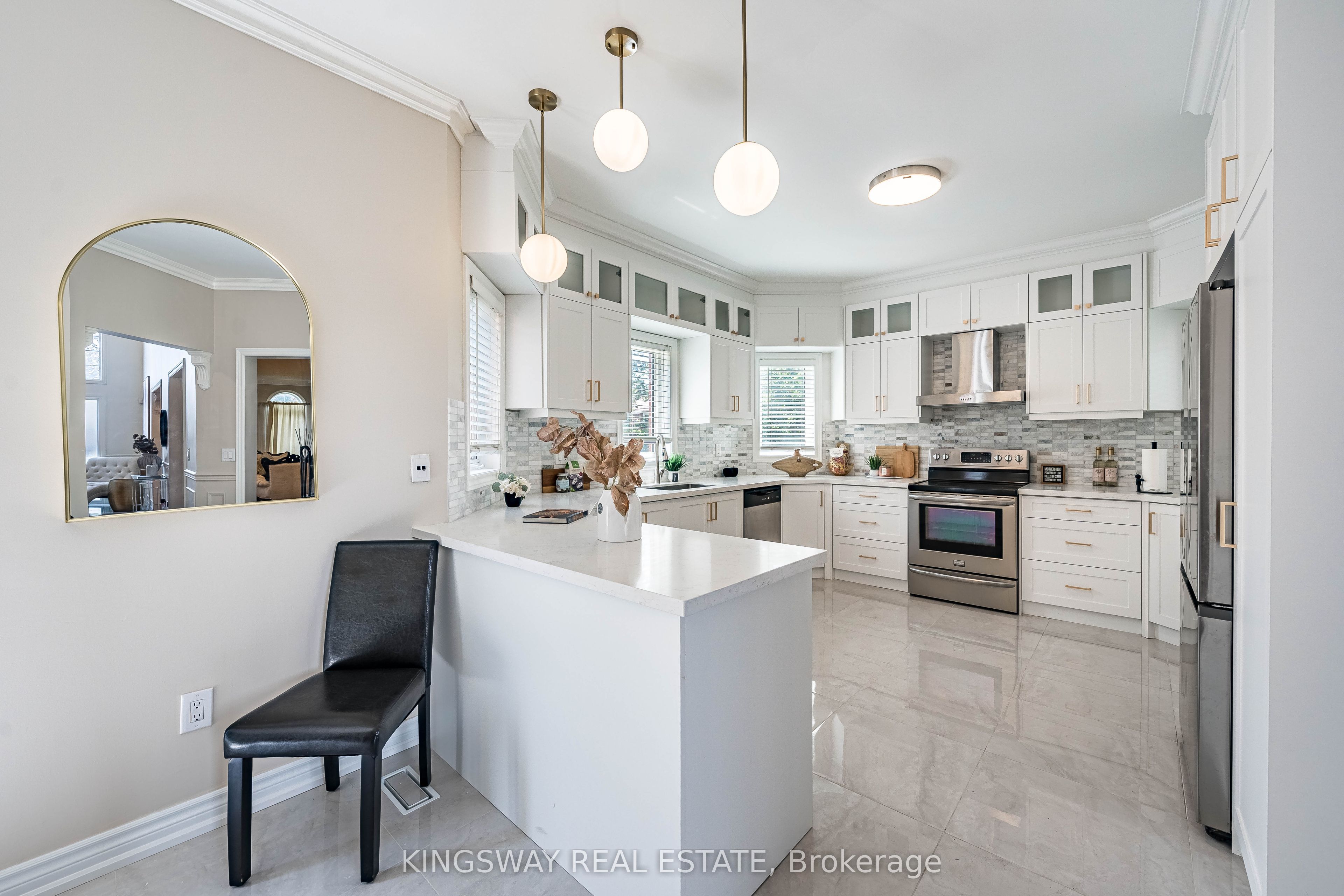 5969 Rayshaw Crescent E Property Photo 14
