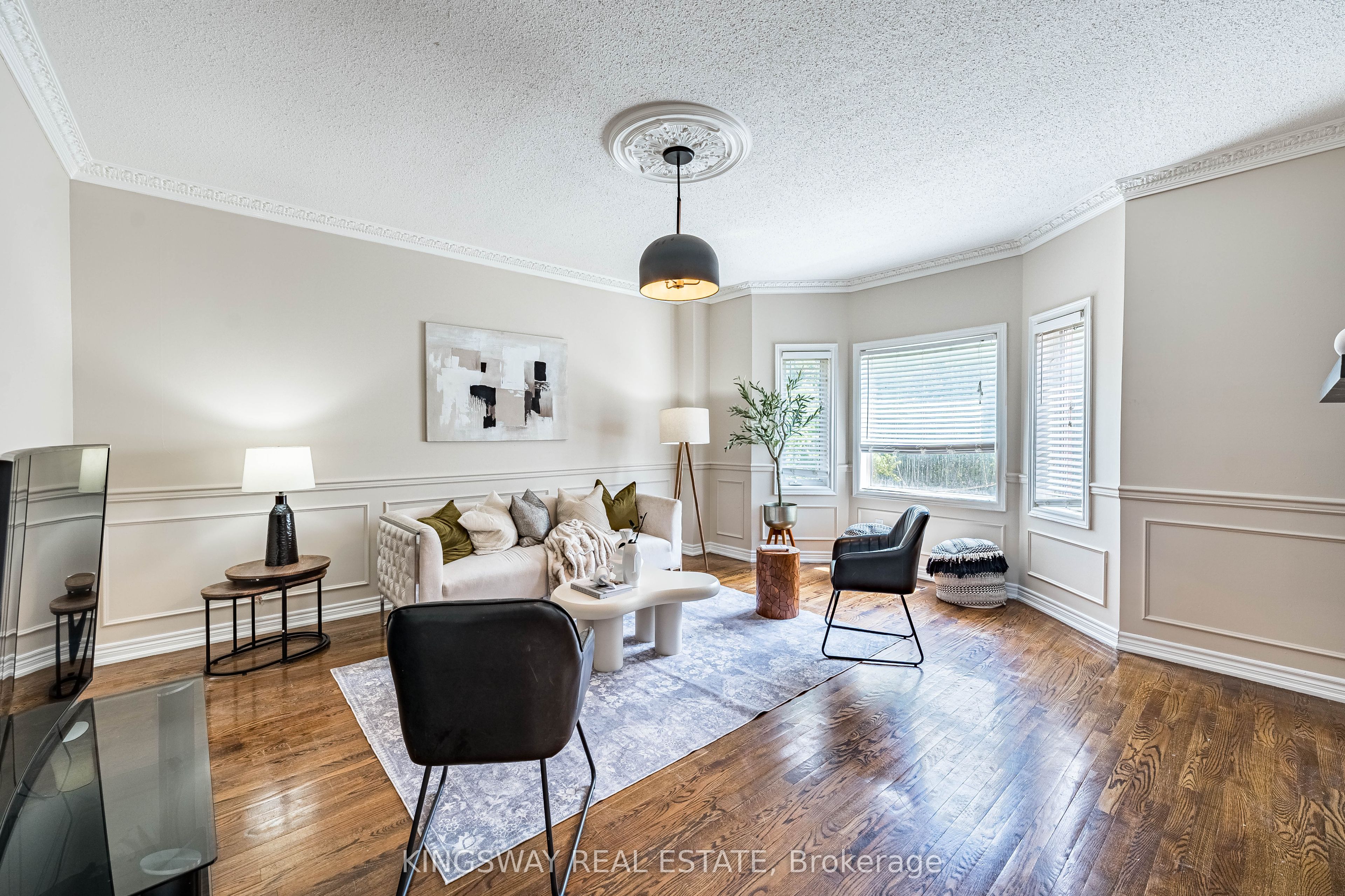 5969 Rayshaw Crescent E Property Photo 17