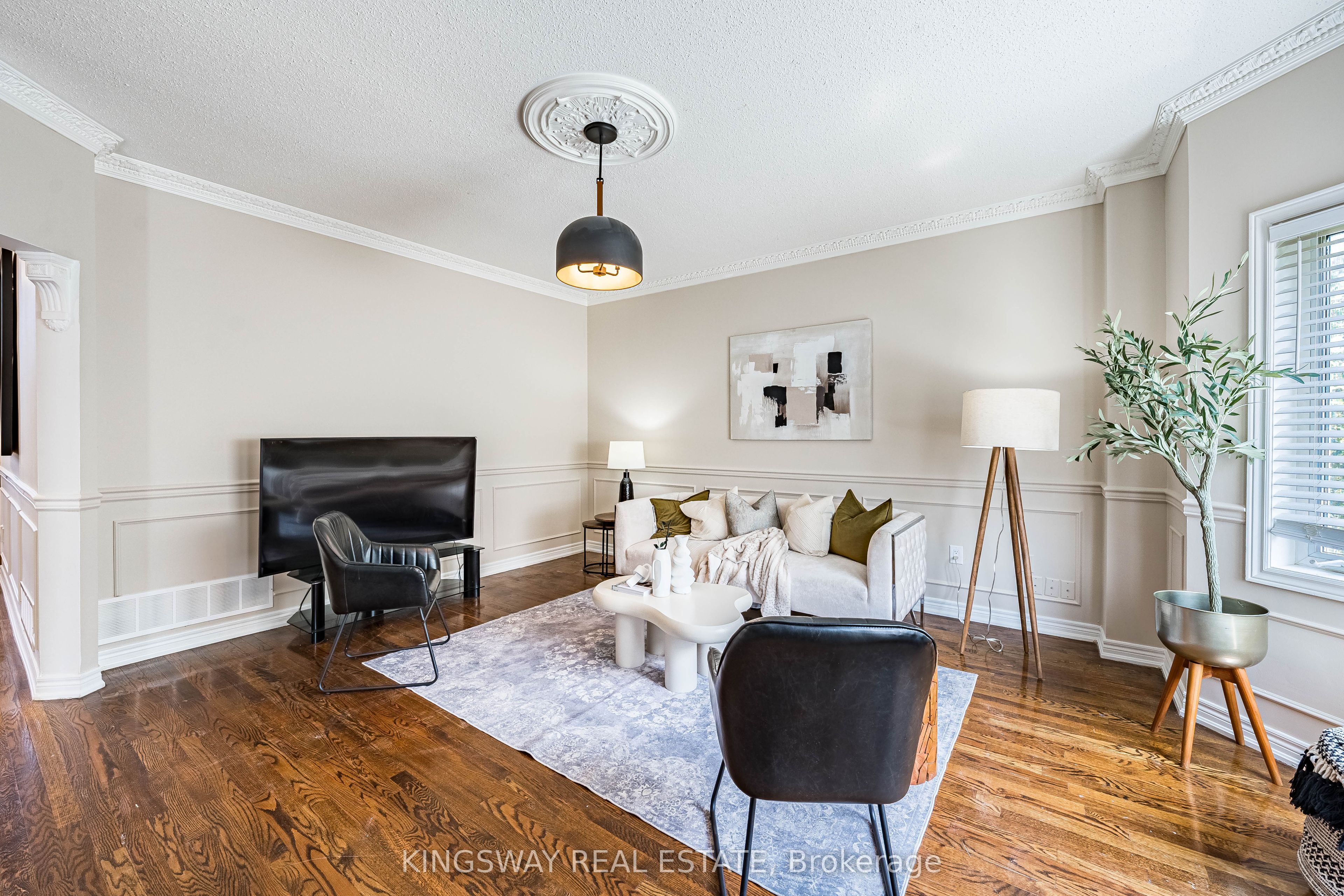 5969 Rayshaw Crescent E Property Photo 18