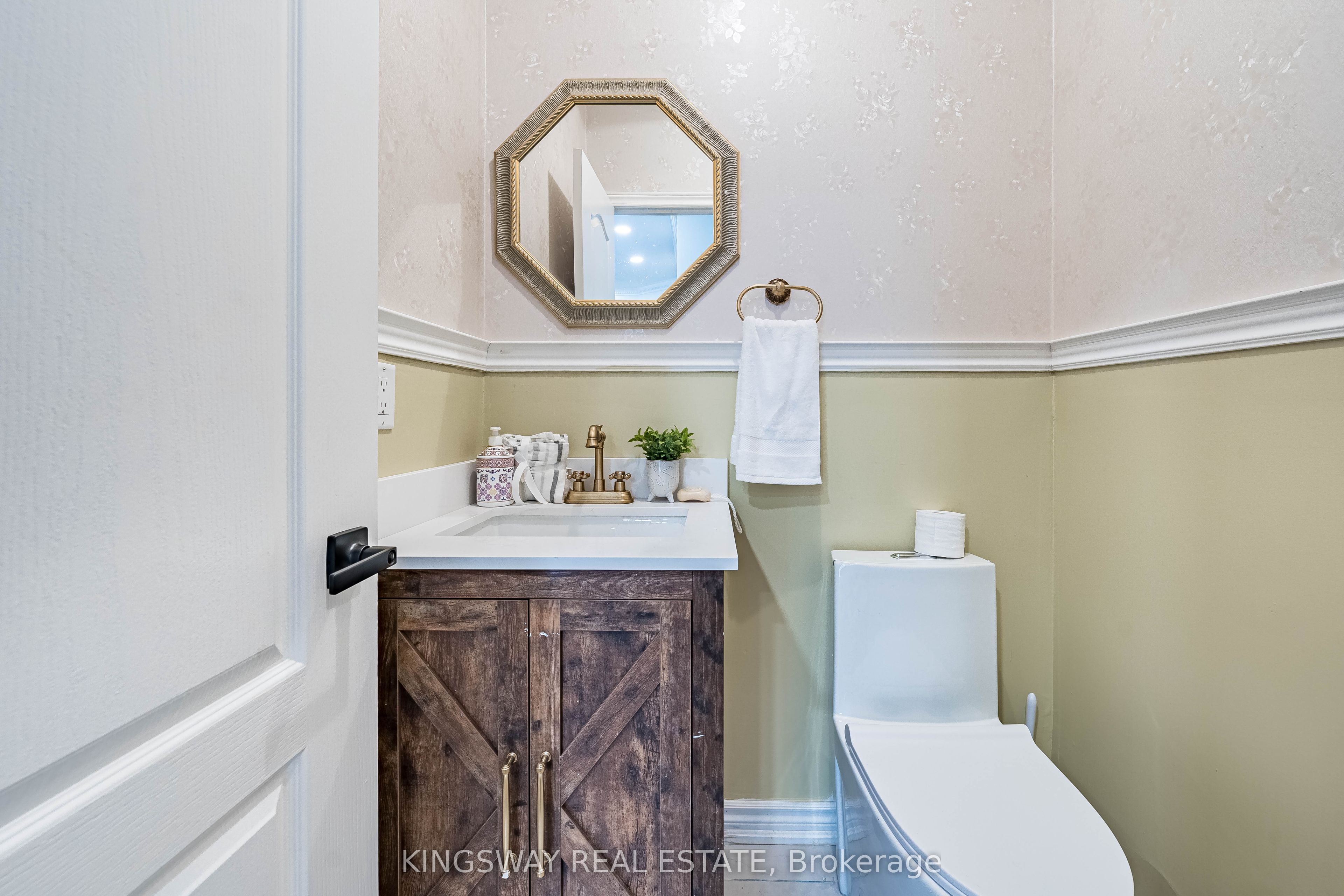 5969 Rayshaw Crescent E Property Photo 22