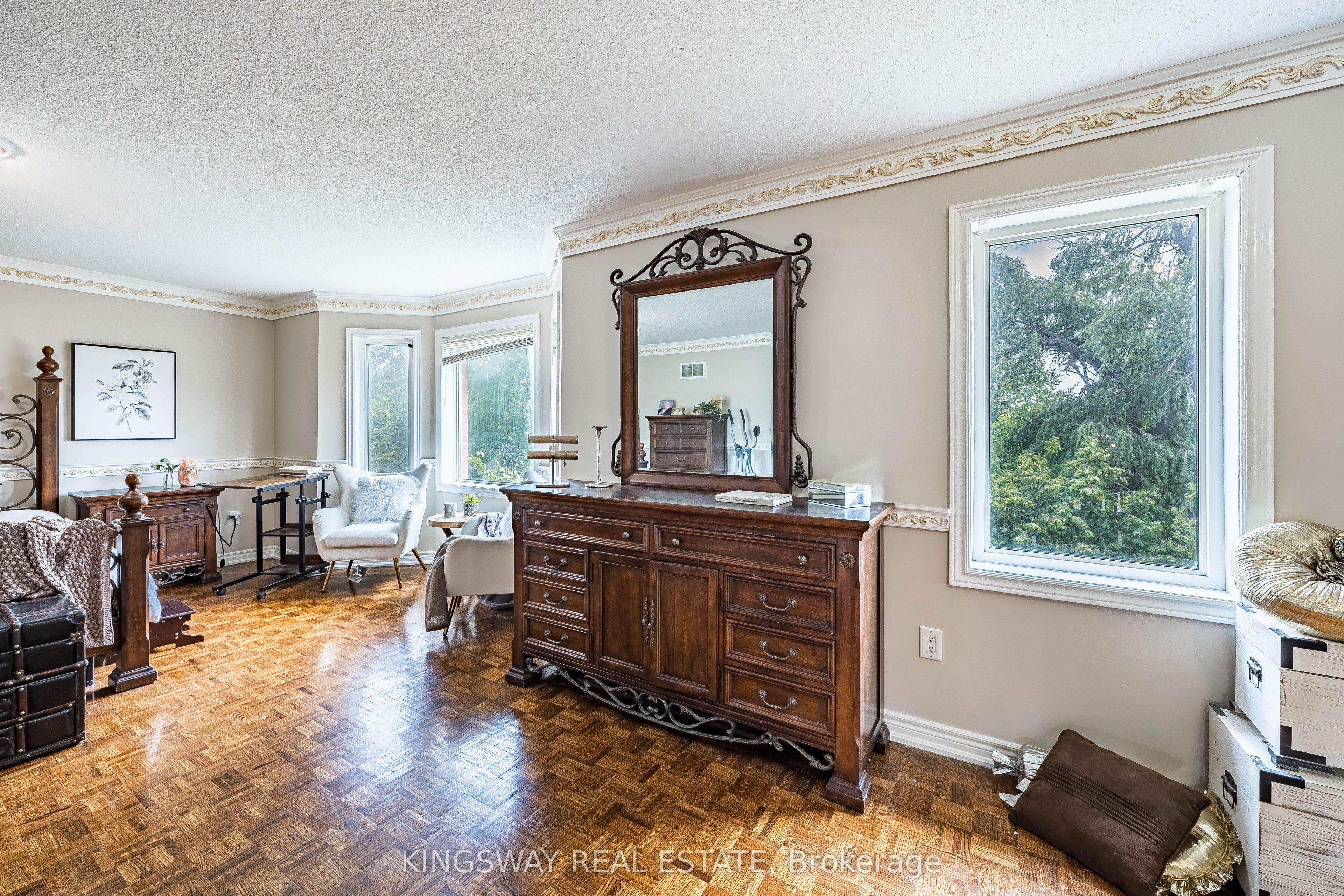 5969 Rayshaw Crescent E Property Photo 25