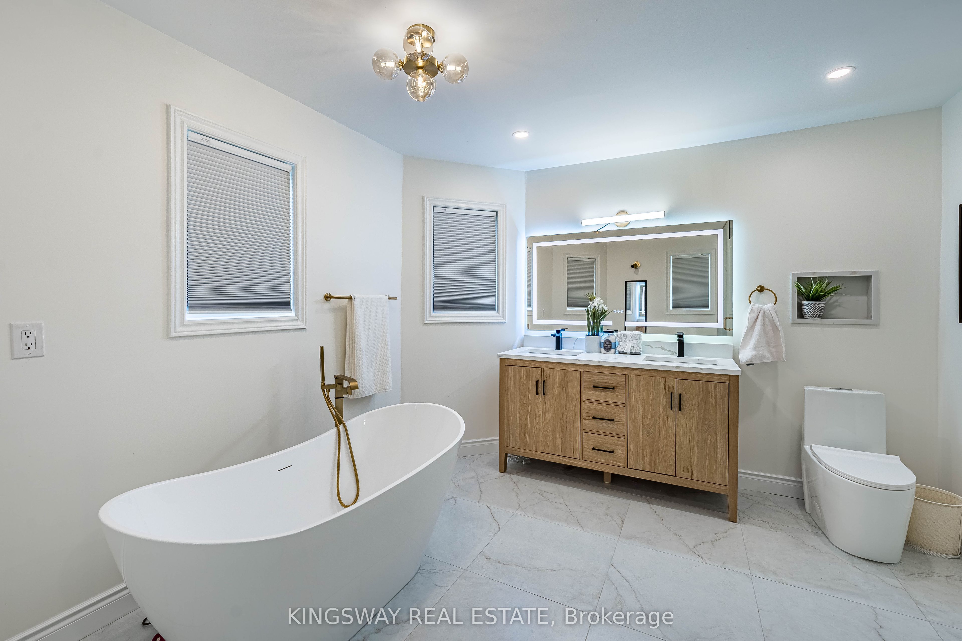5969 Rayshaw Crescent E Property Photo 28