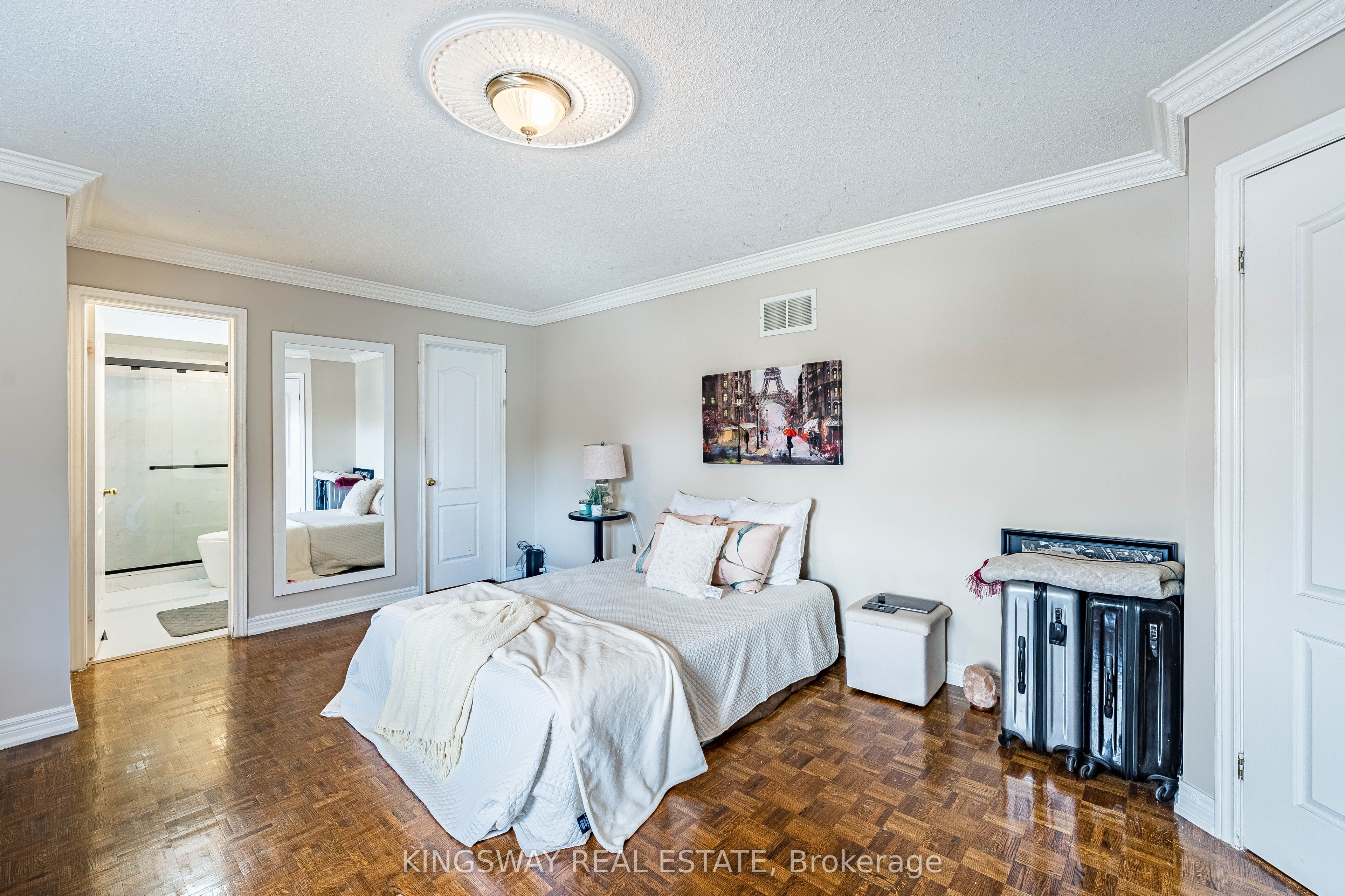 5969 Rayshaw Crescent E Property Photo 30