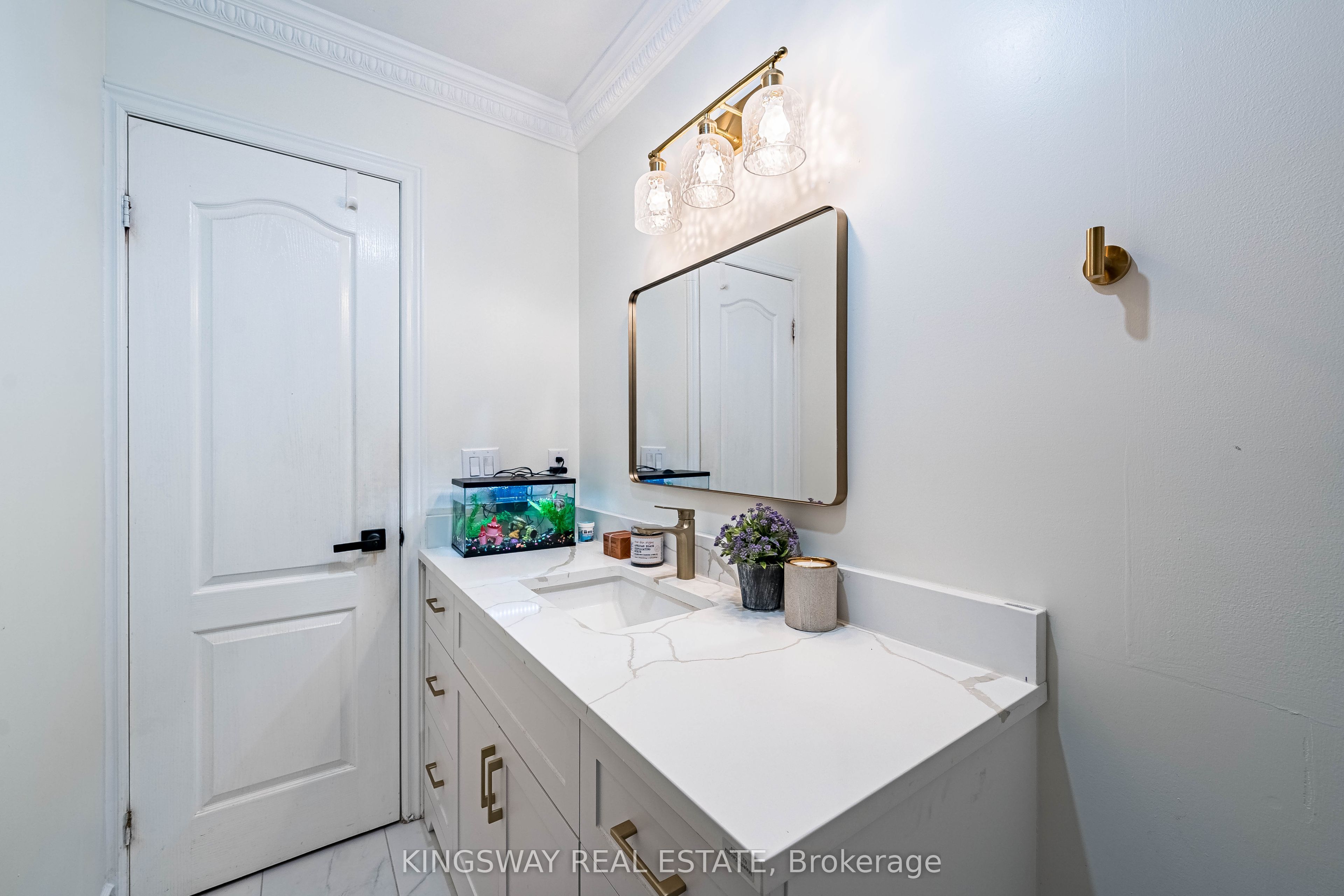 5969 Rayshaw Crescent E Property Photo 31