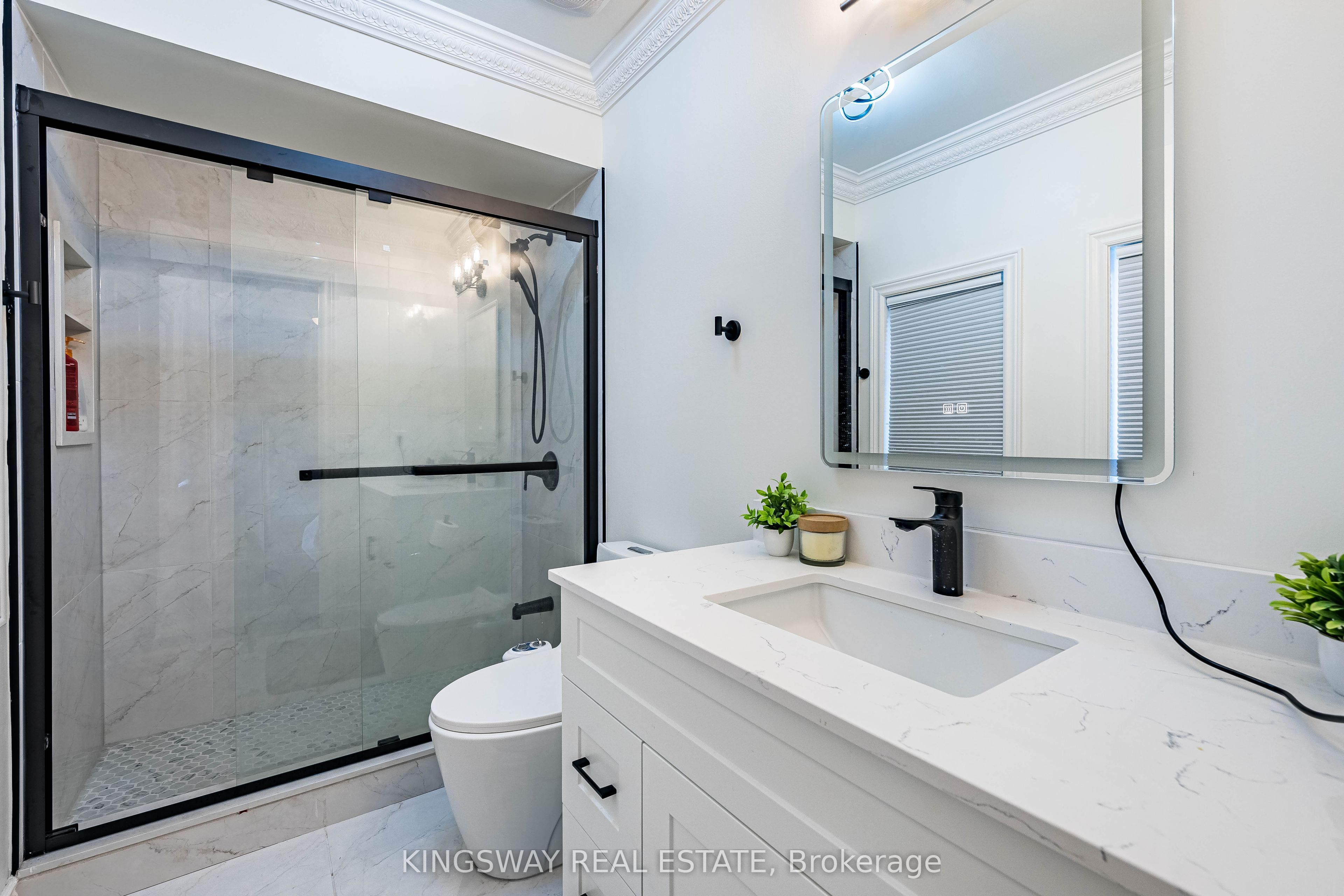 5969 Rayshaw Crescent E Property Photo 33