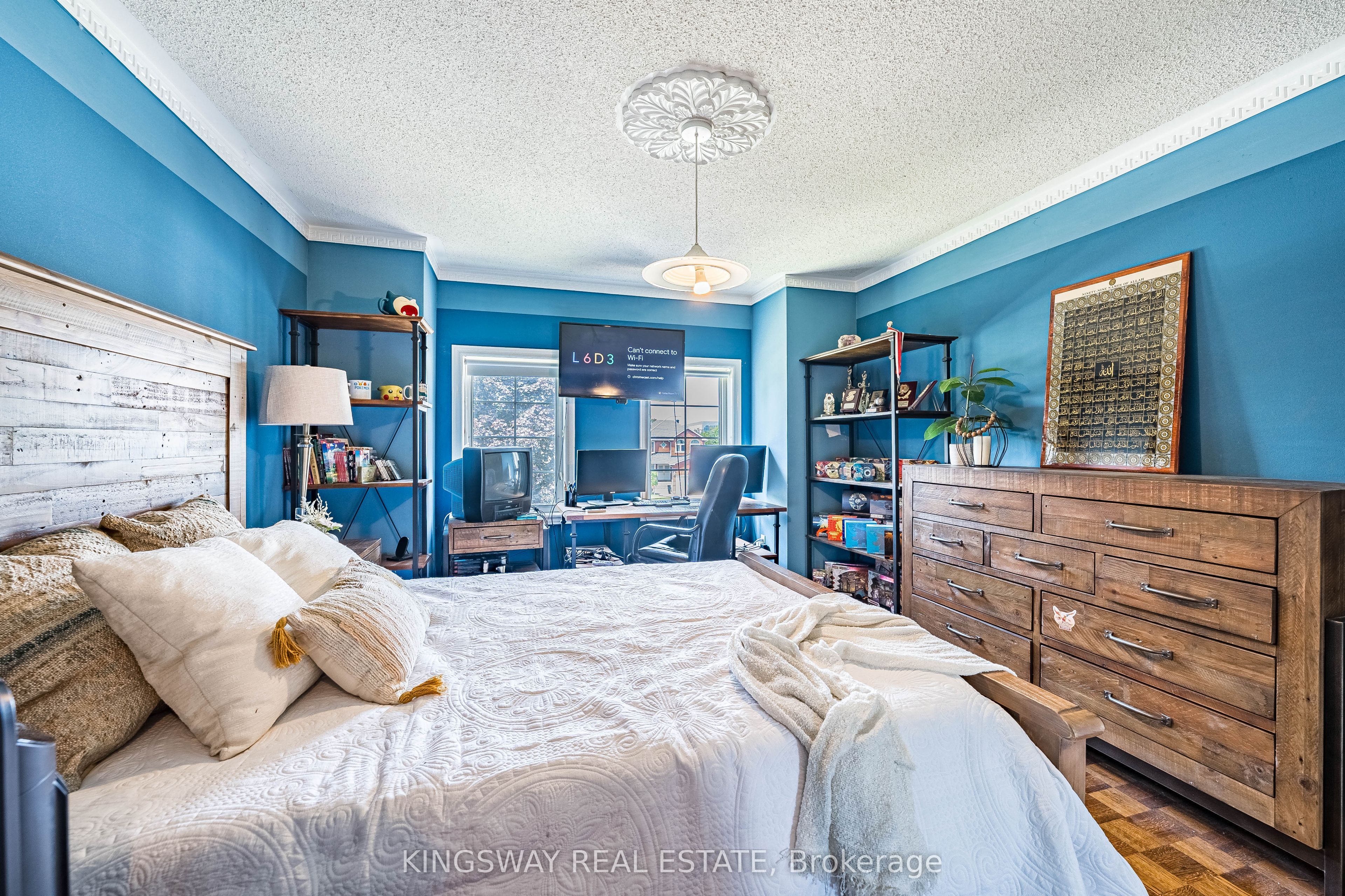 5969 Rayshaw Crescent E Property Photo 35