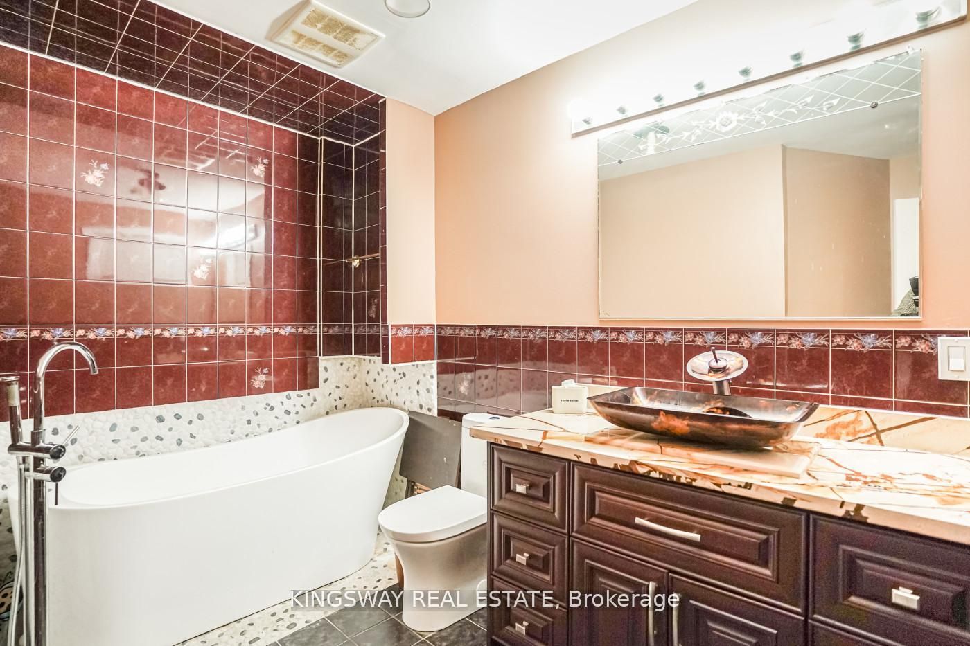 5969 Rayshaw Crescent E Property Photo 38