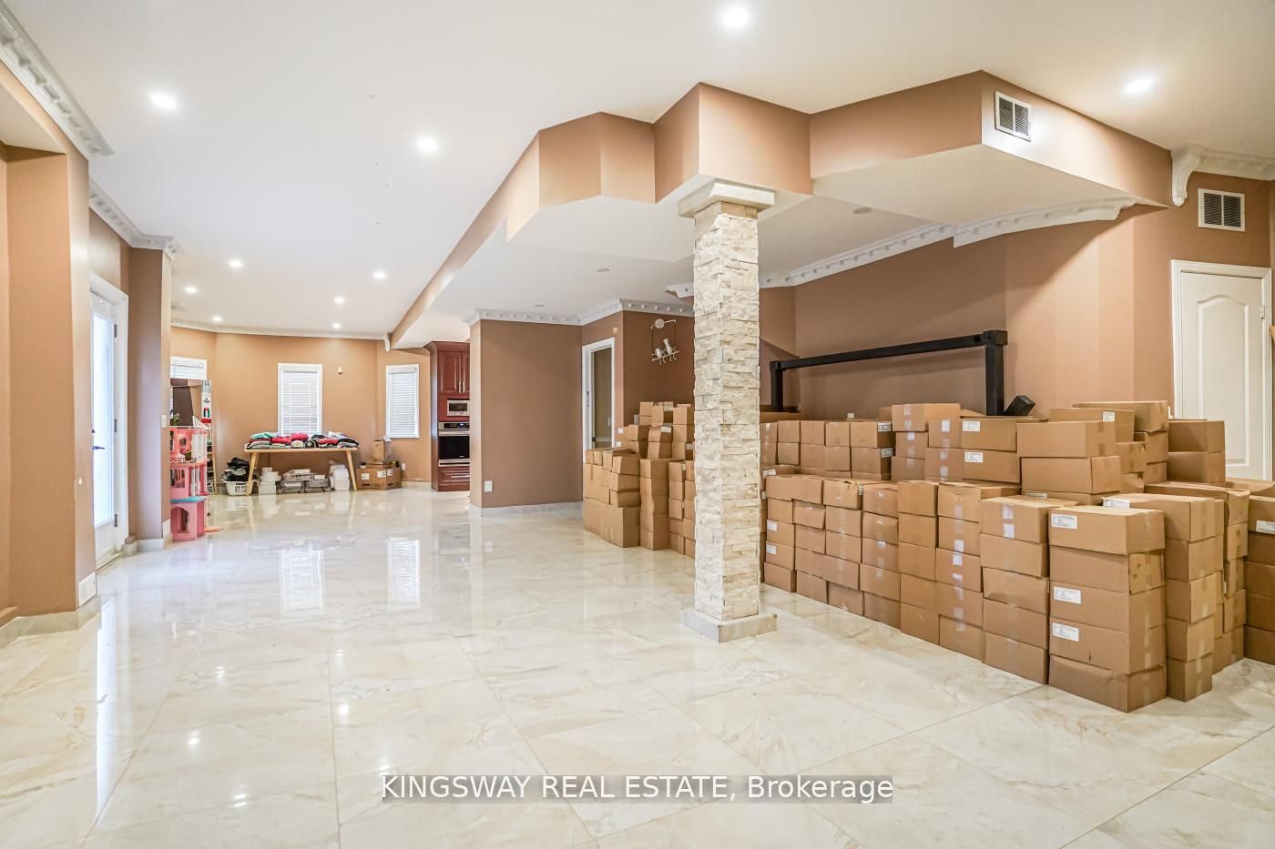 5969 Rayshaw Crescent E Property Photo 39