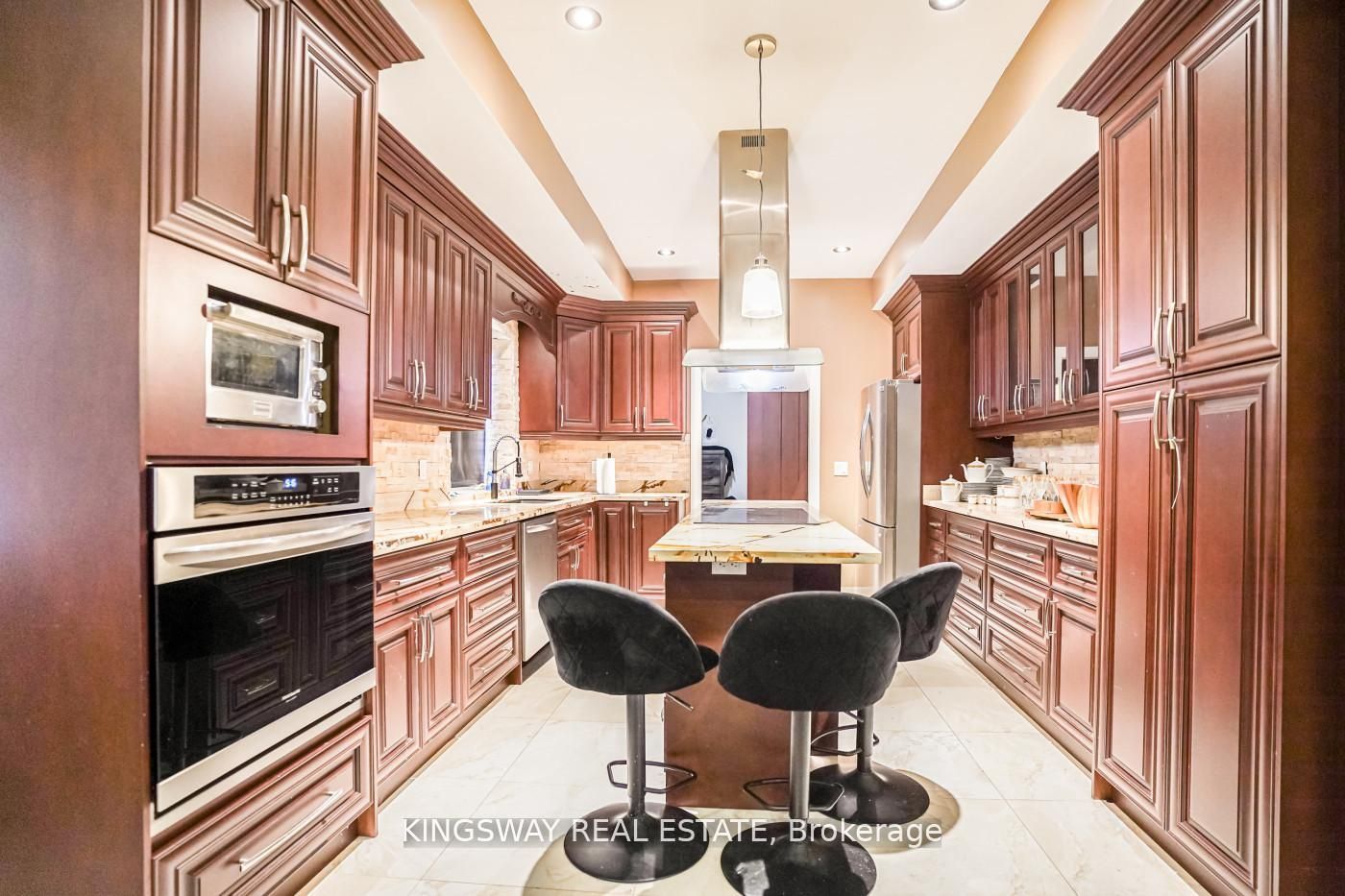 5969 Rayshaw Crescent E Property Photo 40