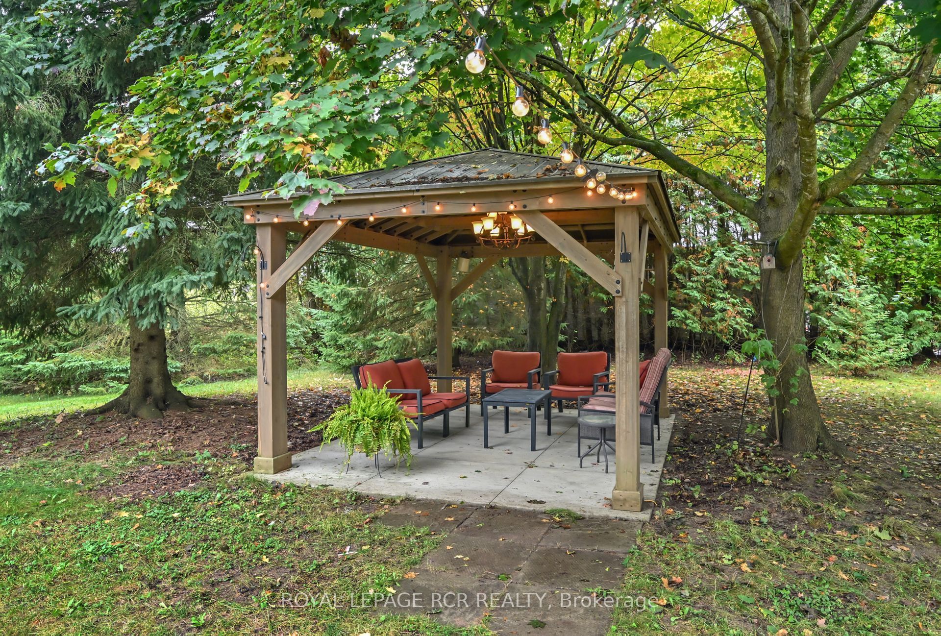 1762 Queen Street Property Photo 27