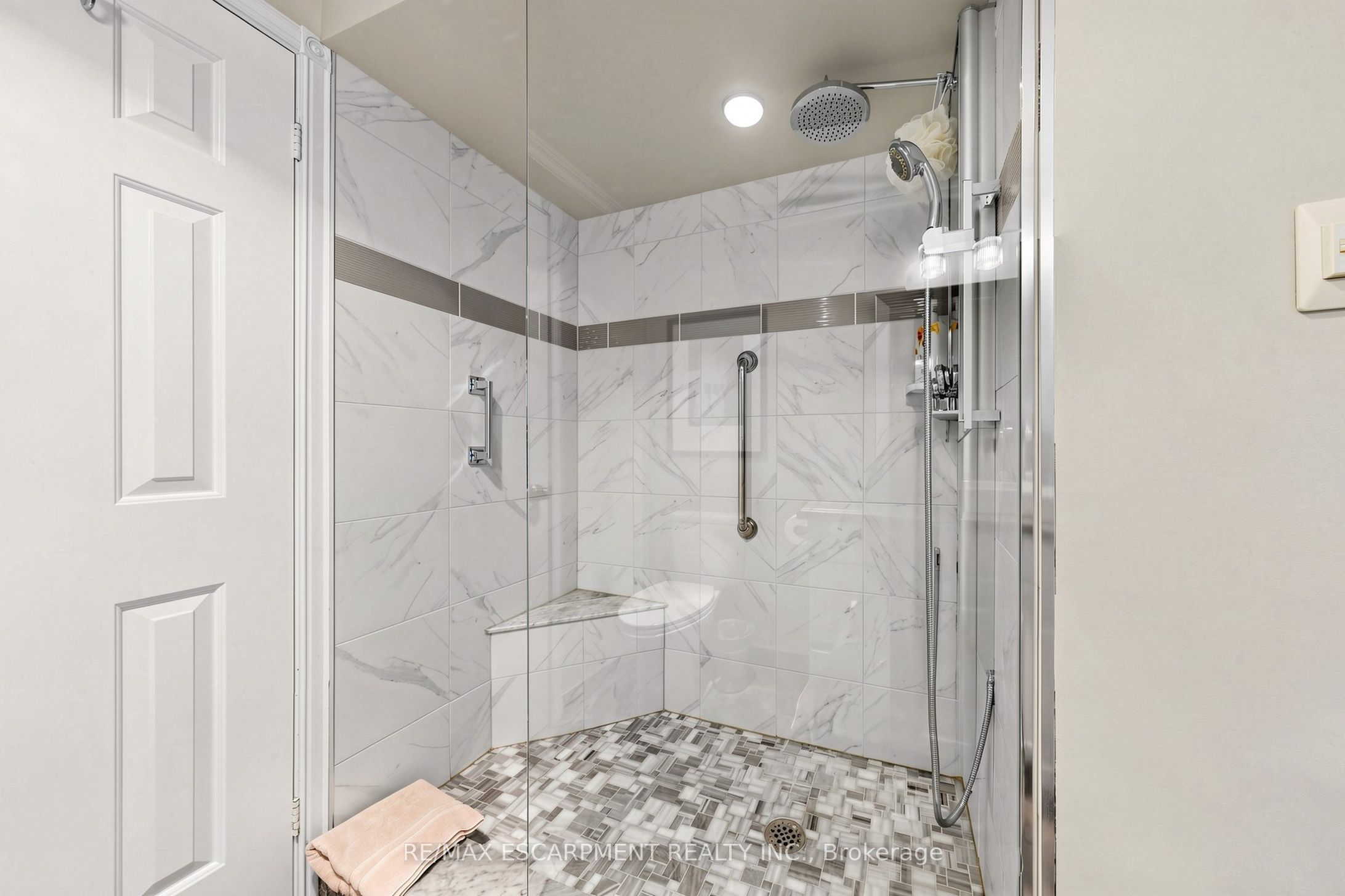 2208 Lancaster Crescent Property Photo 29