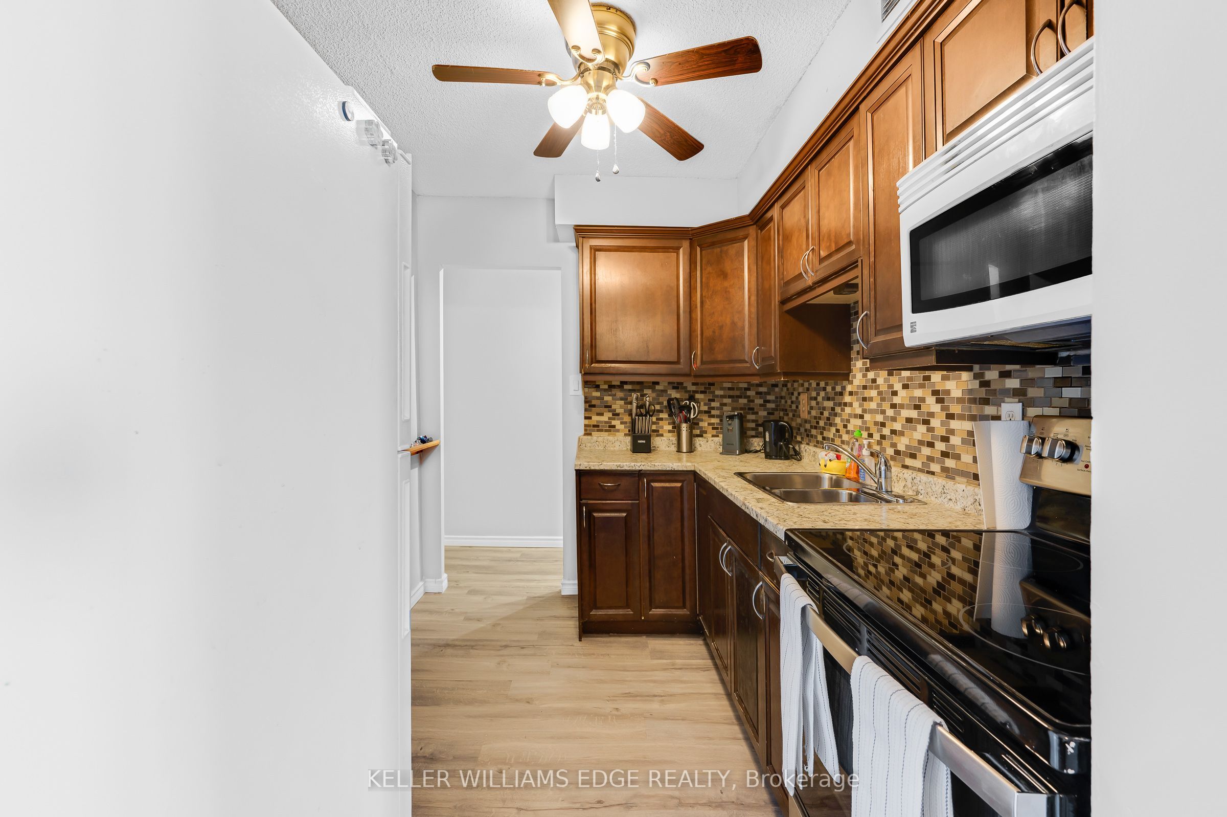 975 Warwick Court 708 Property Photo 17