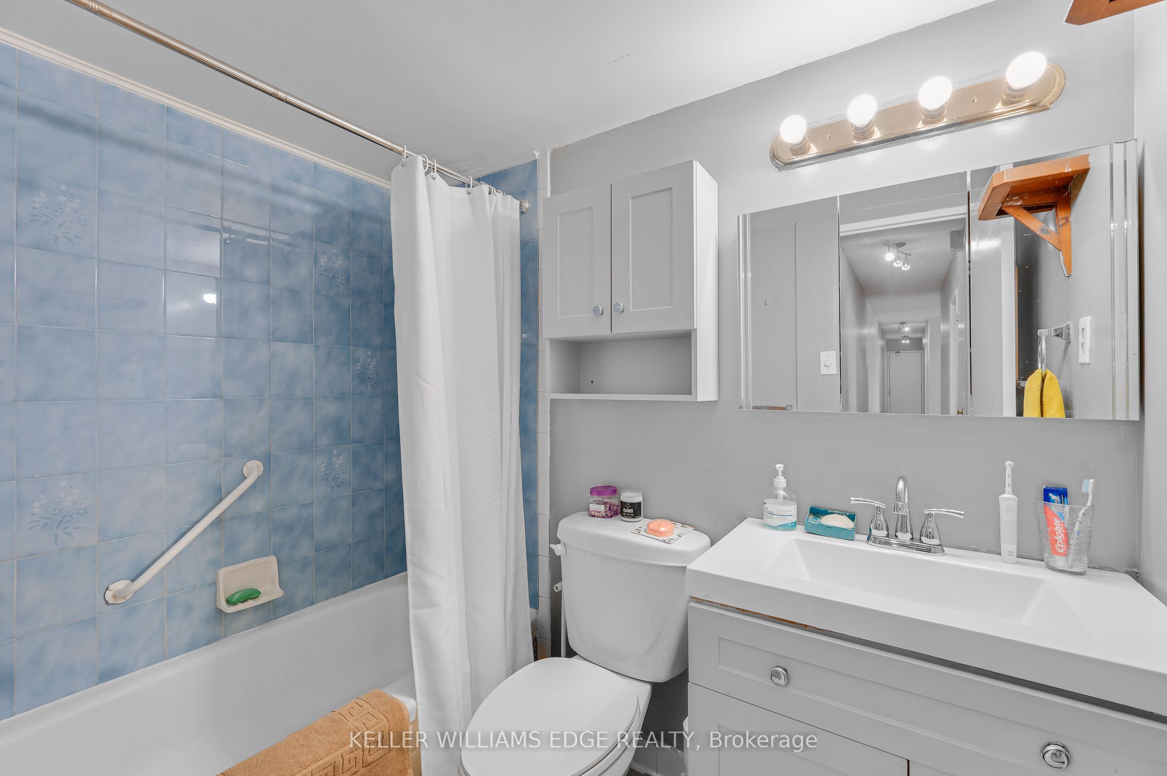 975 Warwick Court 708 Property Photo 25