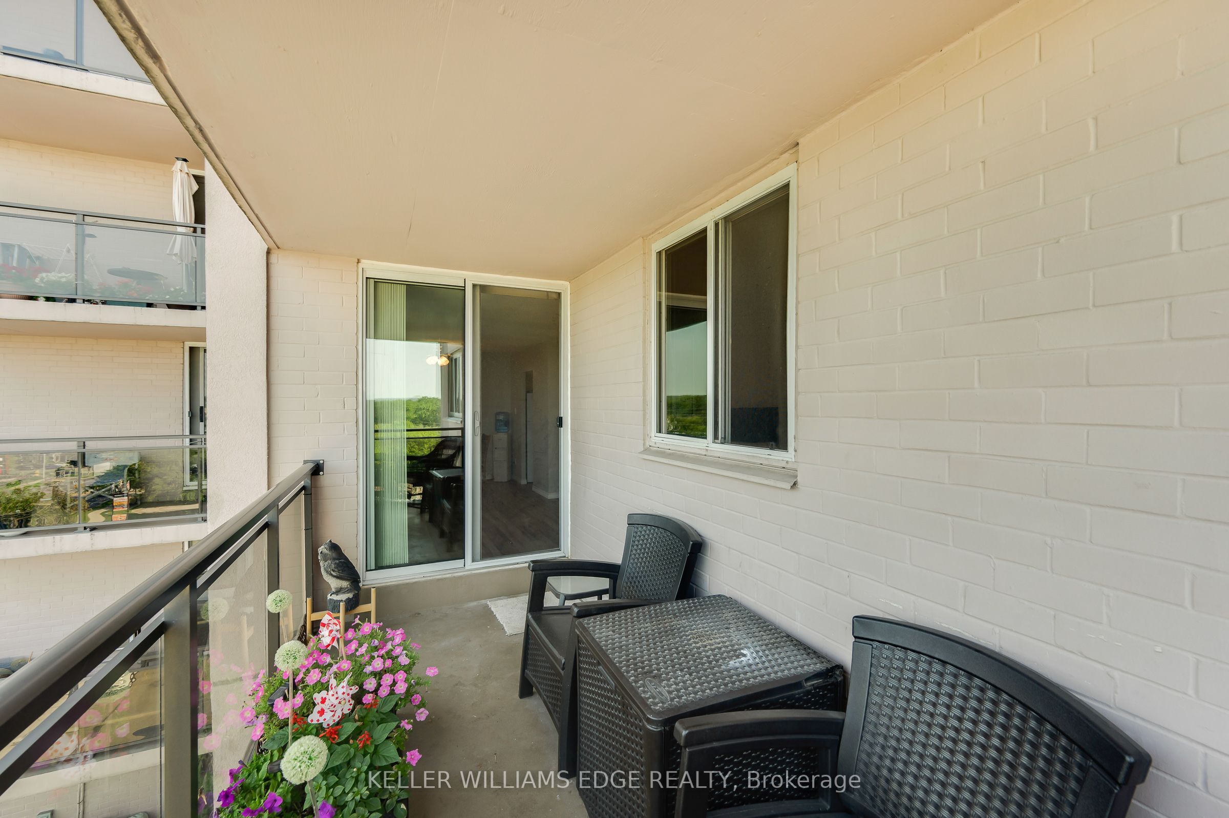 975 Warwick Court 708 Property Photo 29