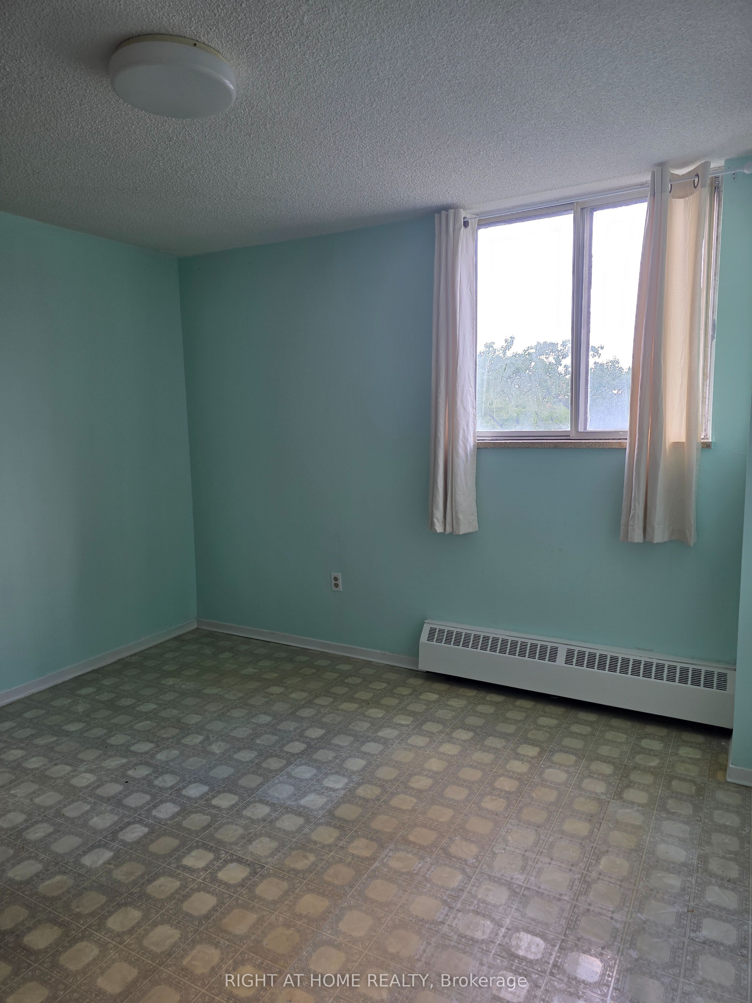 50 Lotherton Pathway 302 Property Photo 11