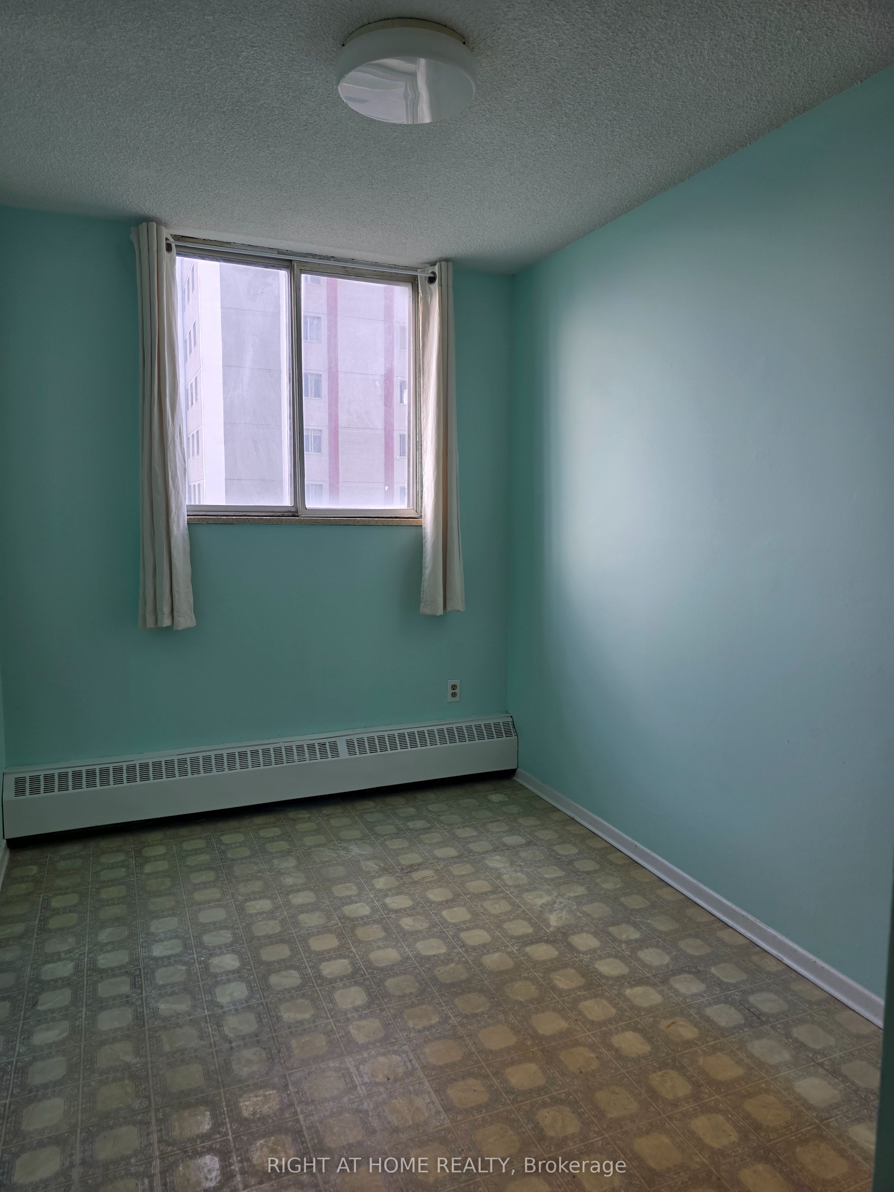 50 Lotherton Pathway 302 Property Photo 12