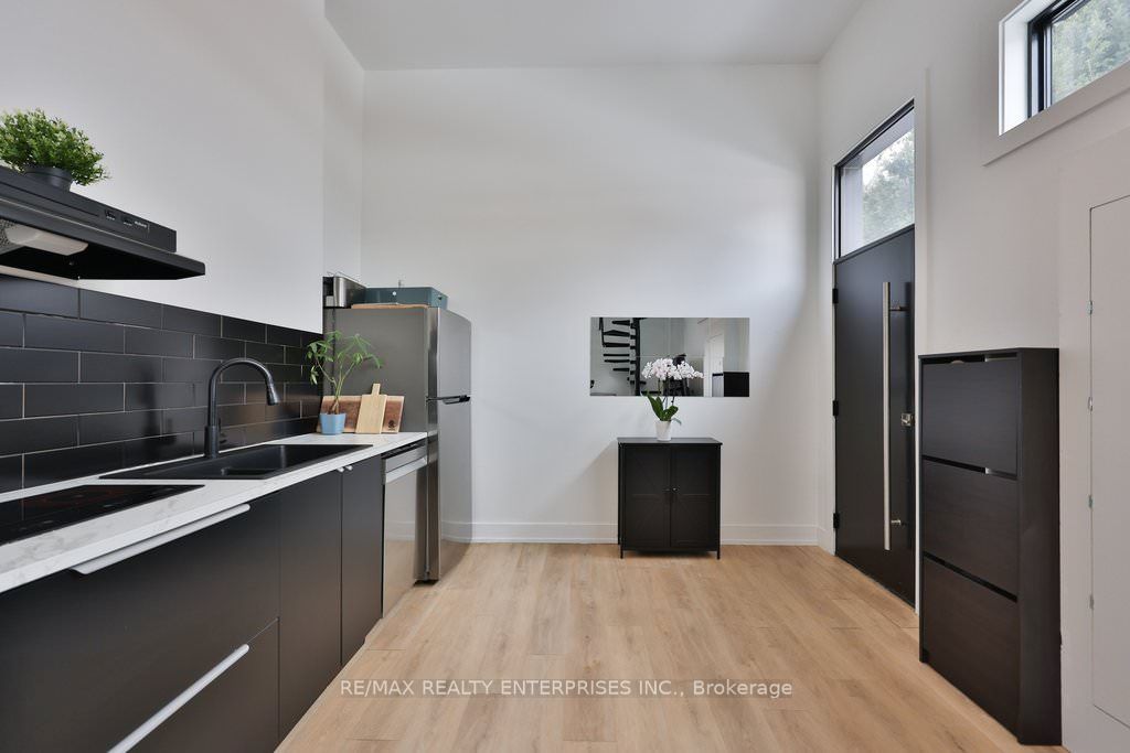 172 Royal York Road Property Photo 19