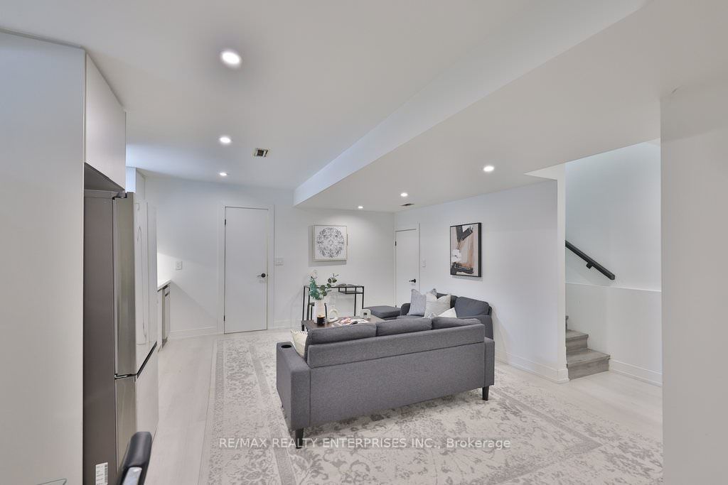 172 Royal York Road Property Photo 33