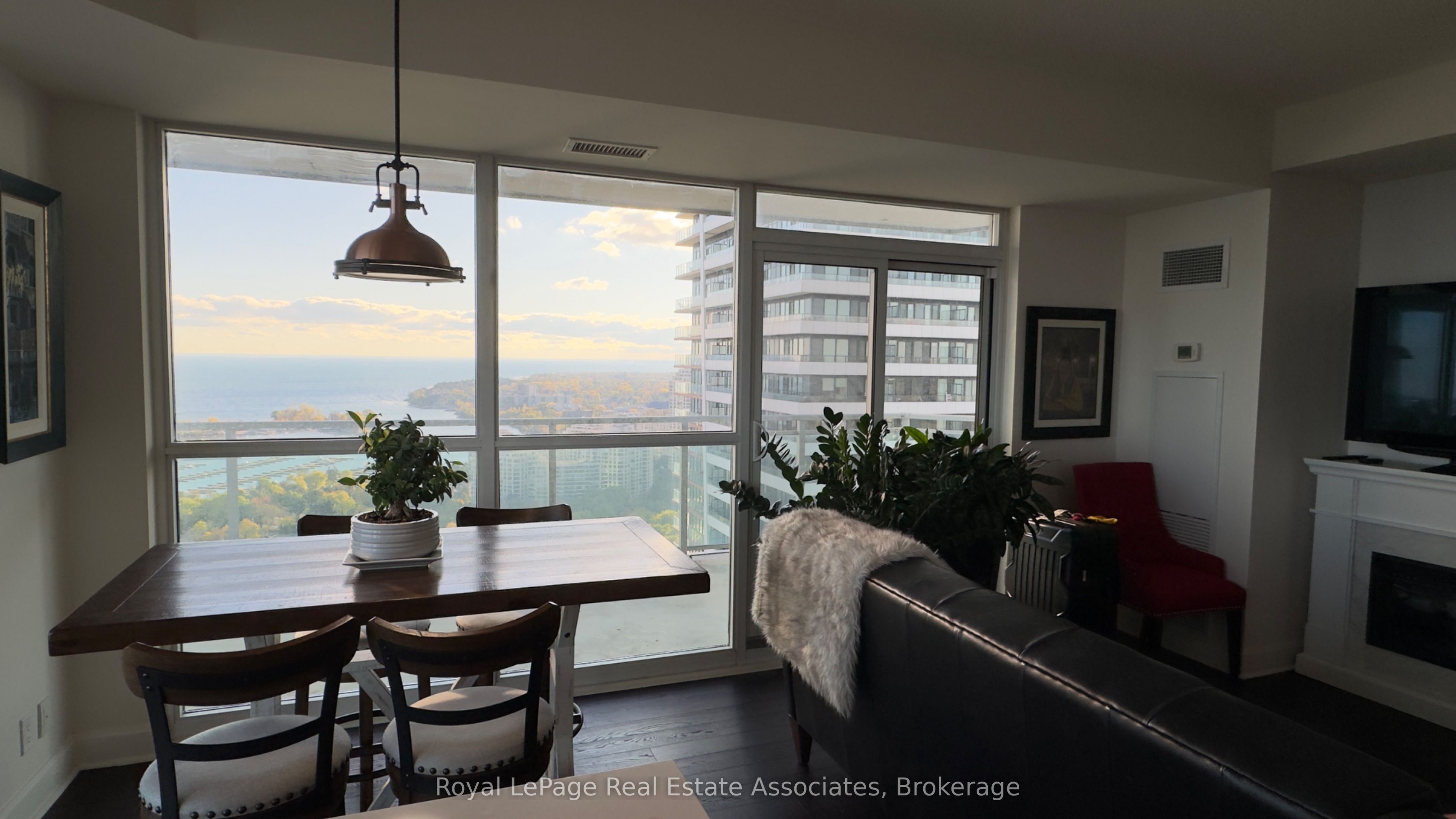 33 Shore Breeze Drive 3010 Property Photo 4