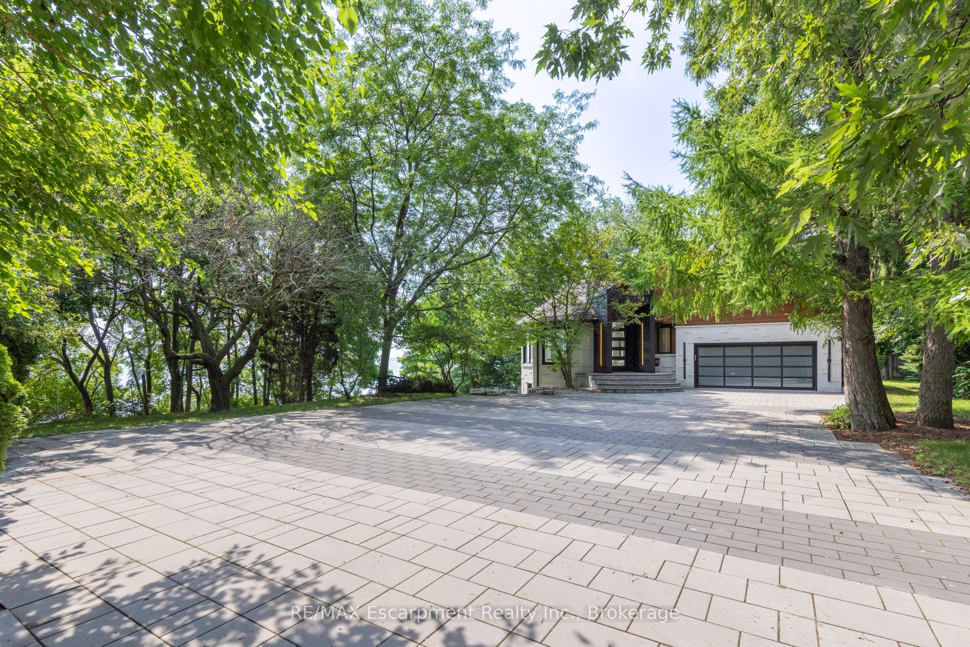 100 Appleby Place Property Photo 2