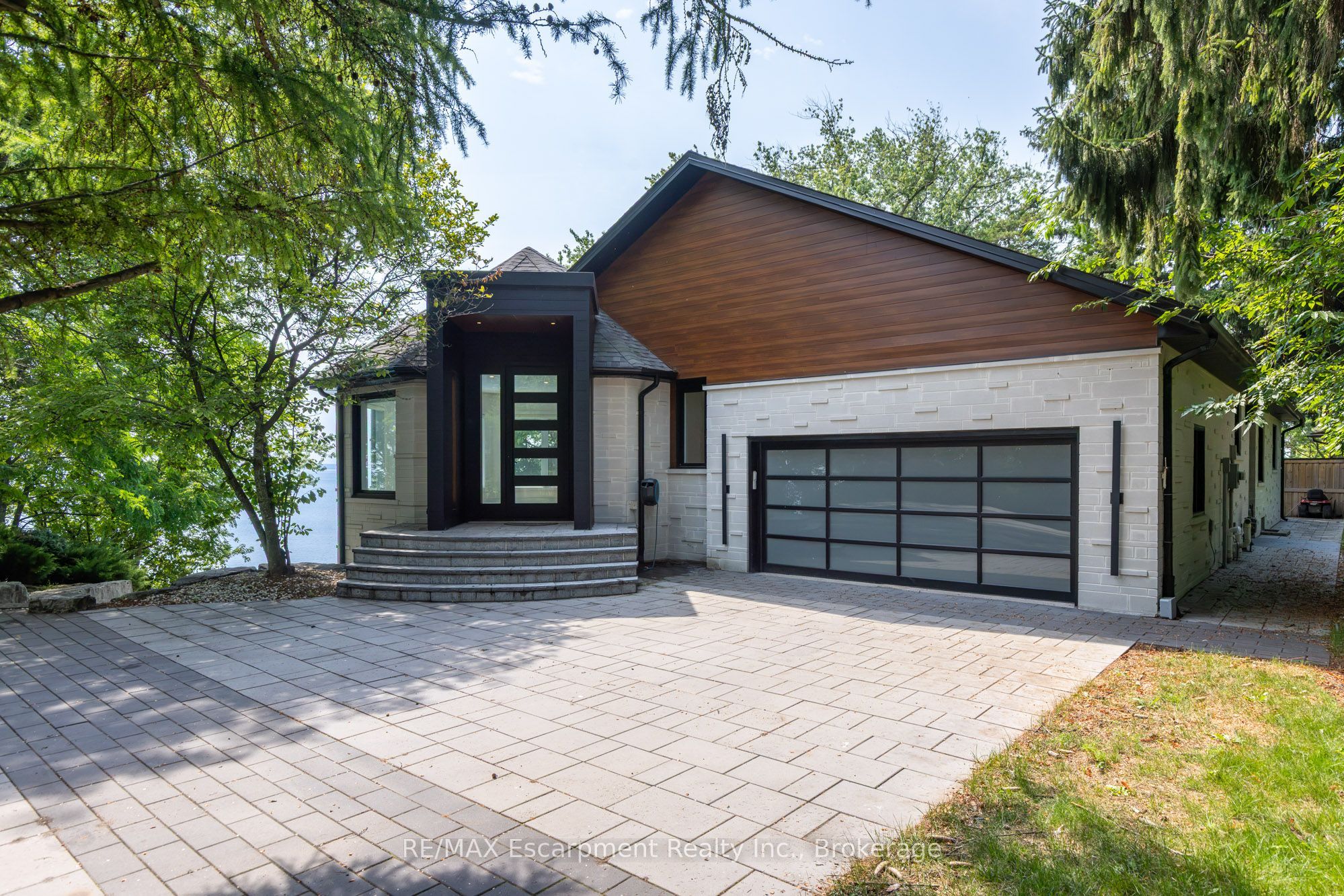 100 Appleby Place Property Photo 4