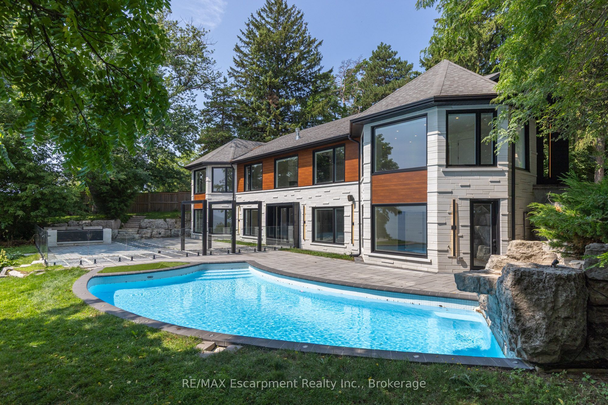 100 Appleby Place Property Photo 6